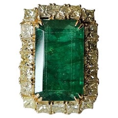 Set in 18K Gold, 11.08 carats, Zambian Emerald & Yellow Diamonds Cocktail Ring