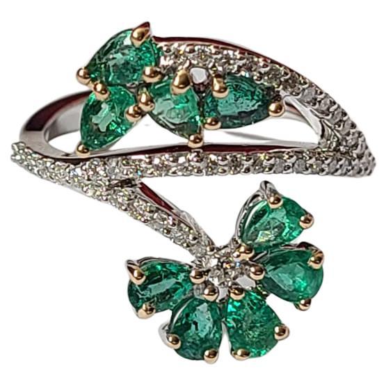Set in 18K Gold, 1.13 Carats, Natural Zambian Emerald & Diamonds Cocktail Ring For Sale