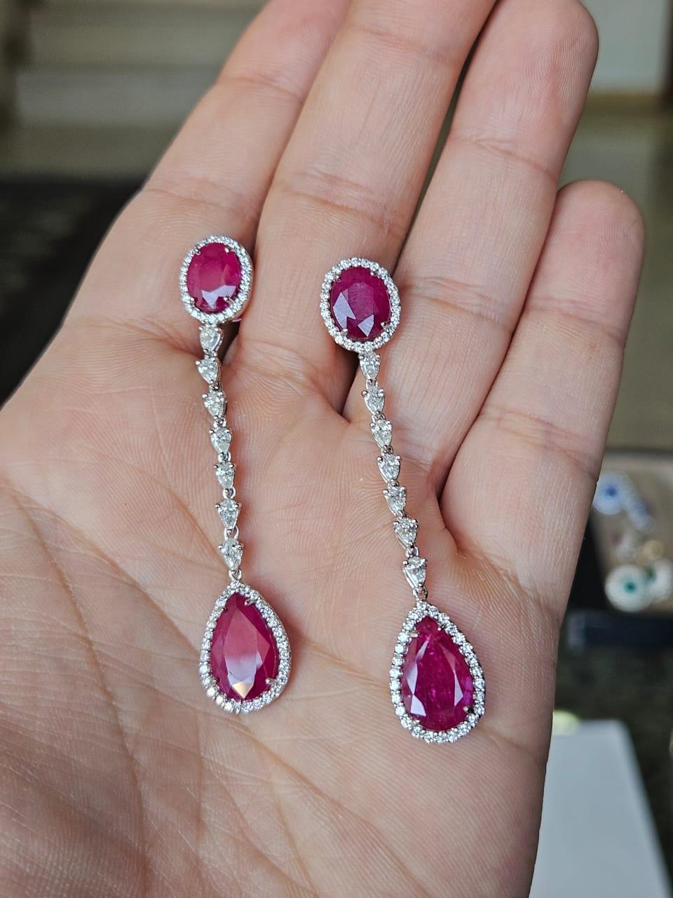 Set in 18K Gold, 11.36 carats, Unheat Ruby & Diamonds Chandelier Earrings In condizioni Nuovo in vendita a Hong Kong, HK
