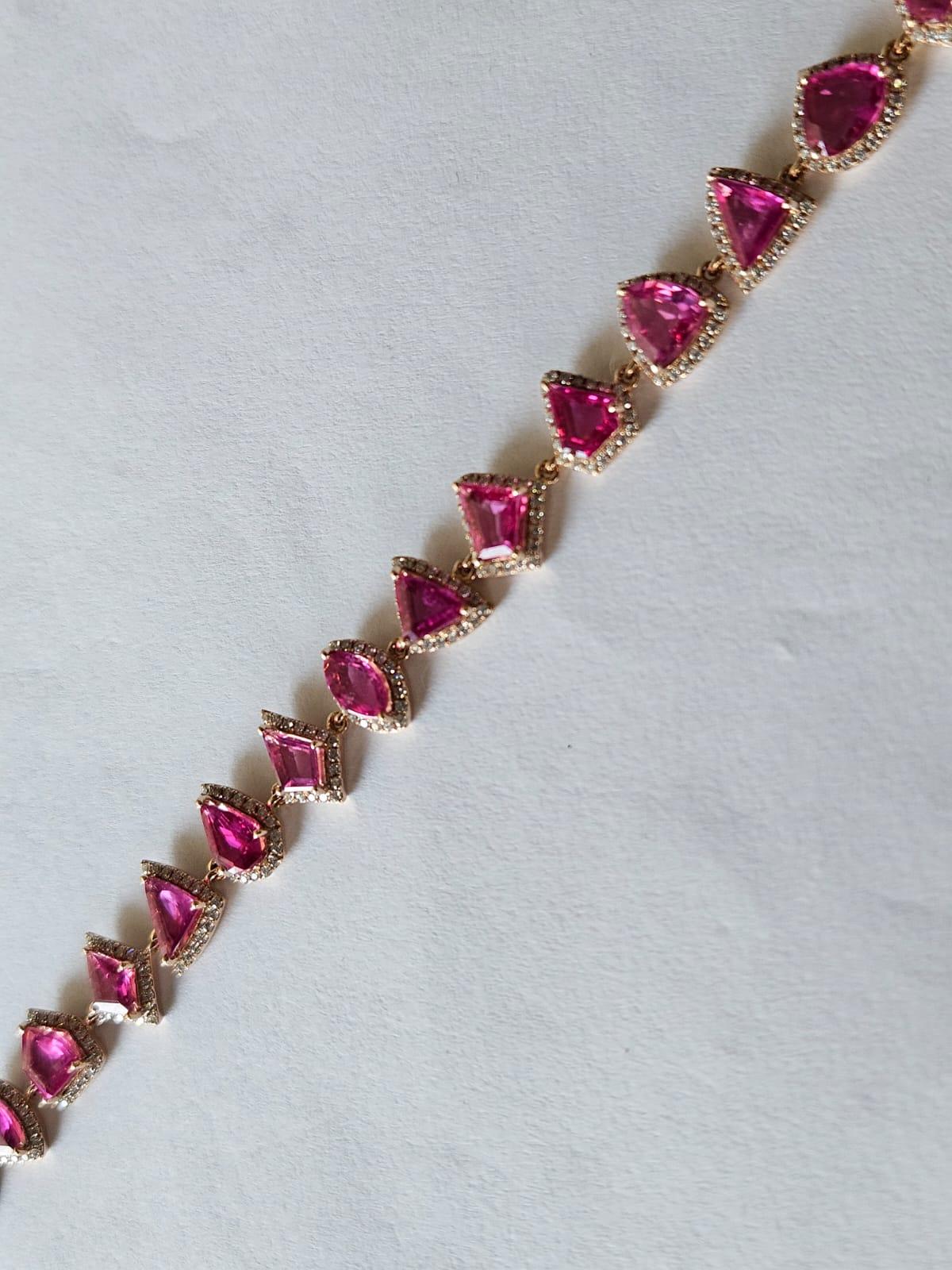 Set in 18K Gold, 11.38 carats, natural un-heat Ruby & Diamond Tennis Bracelet In New Condition For Sale In Hong Kong, HK