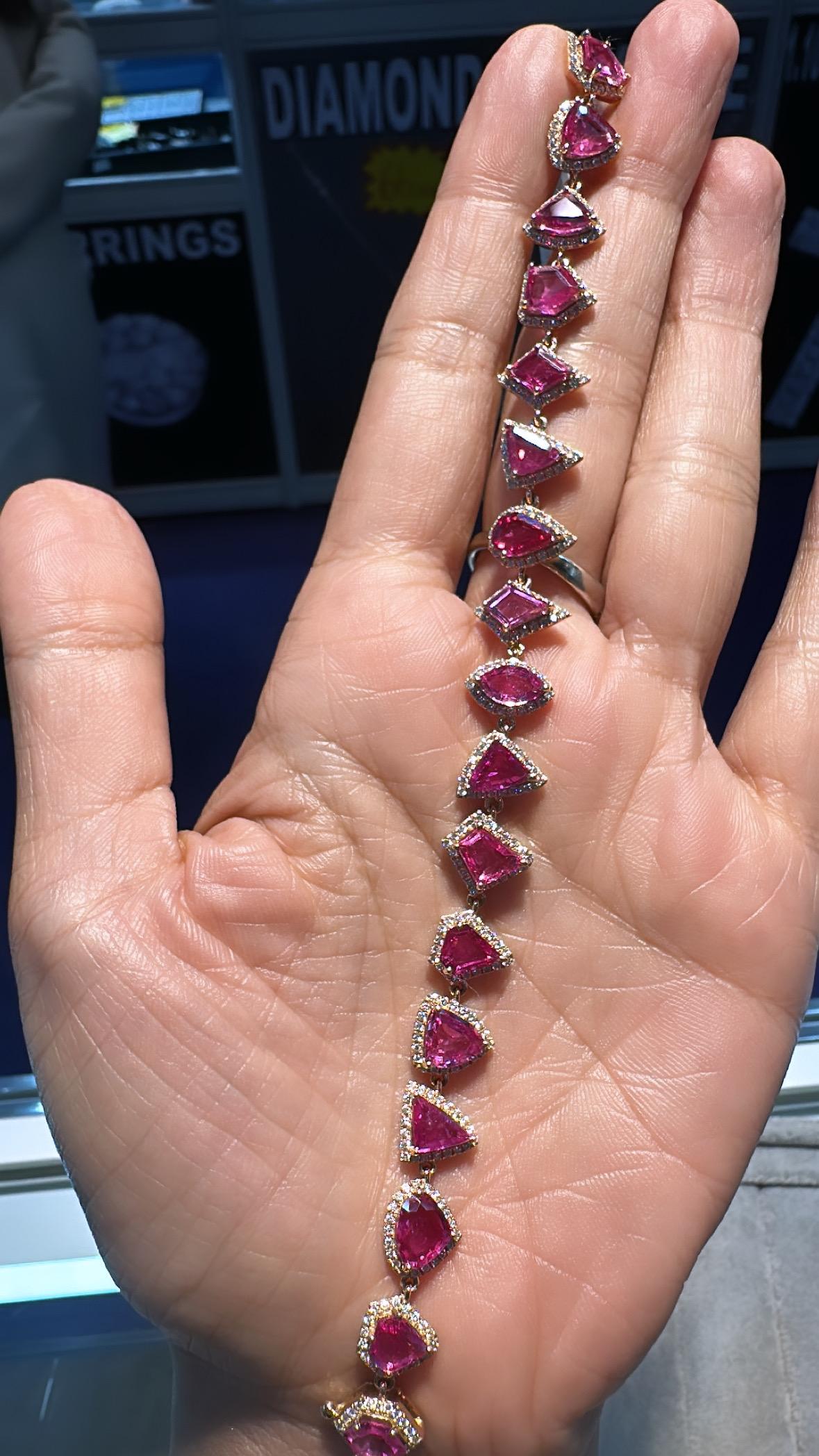 Bracelet tennis en or 18 carats, rubis naturel non chauffé et diamants de 11,38 carats en vente 1