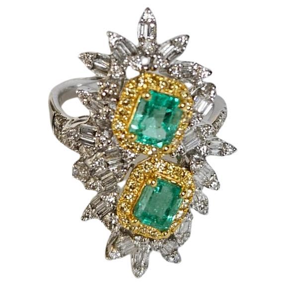 Set in 18K Gold, 1.15 carats, natural Colombian Emerald & Diamonds Cocktail Ring