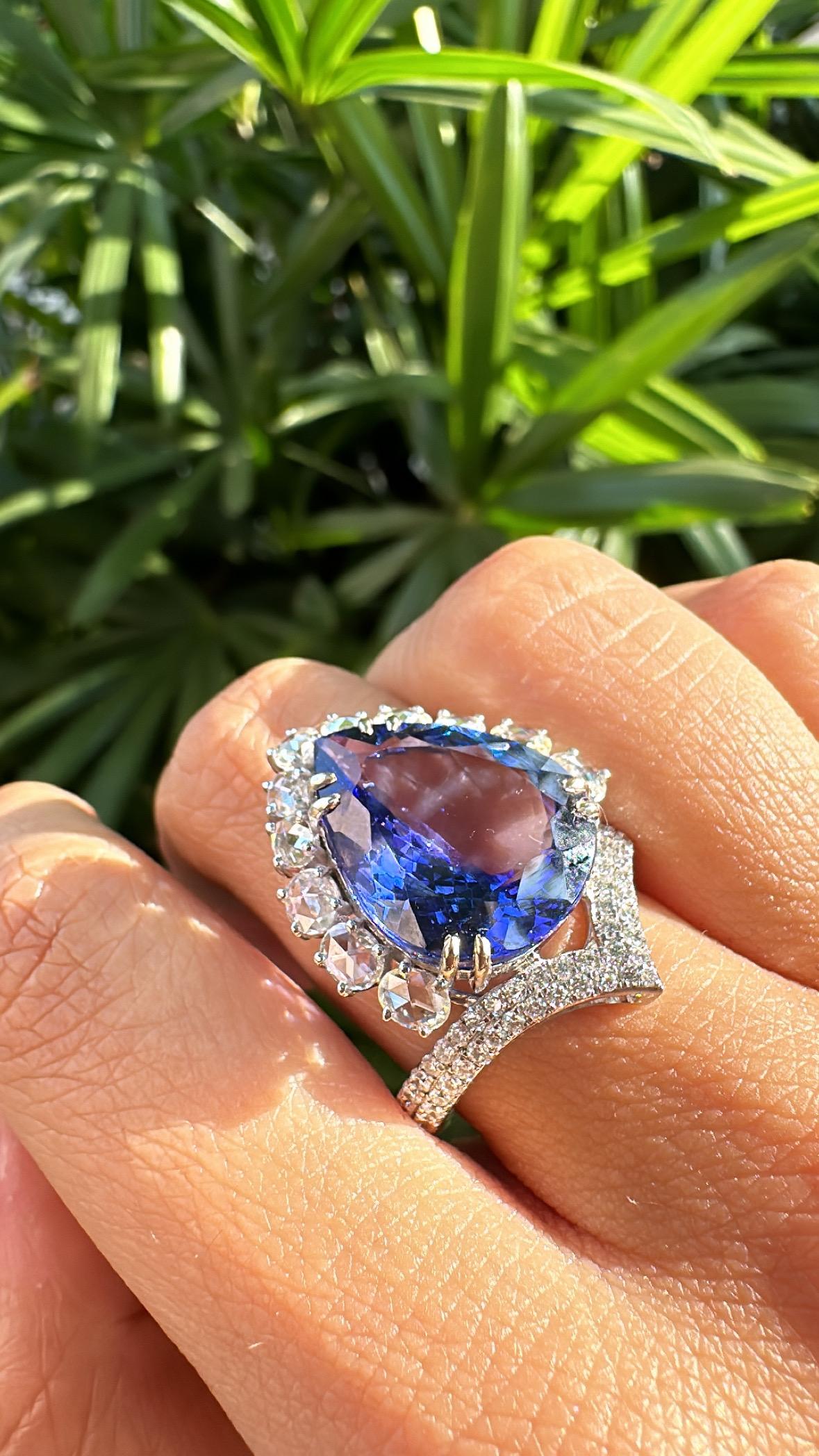 Set in 18K Gold, 11.75 carats, Tanzanite & Rose Cut Diamonds Engagement Ring For Sale 5