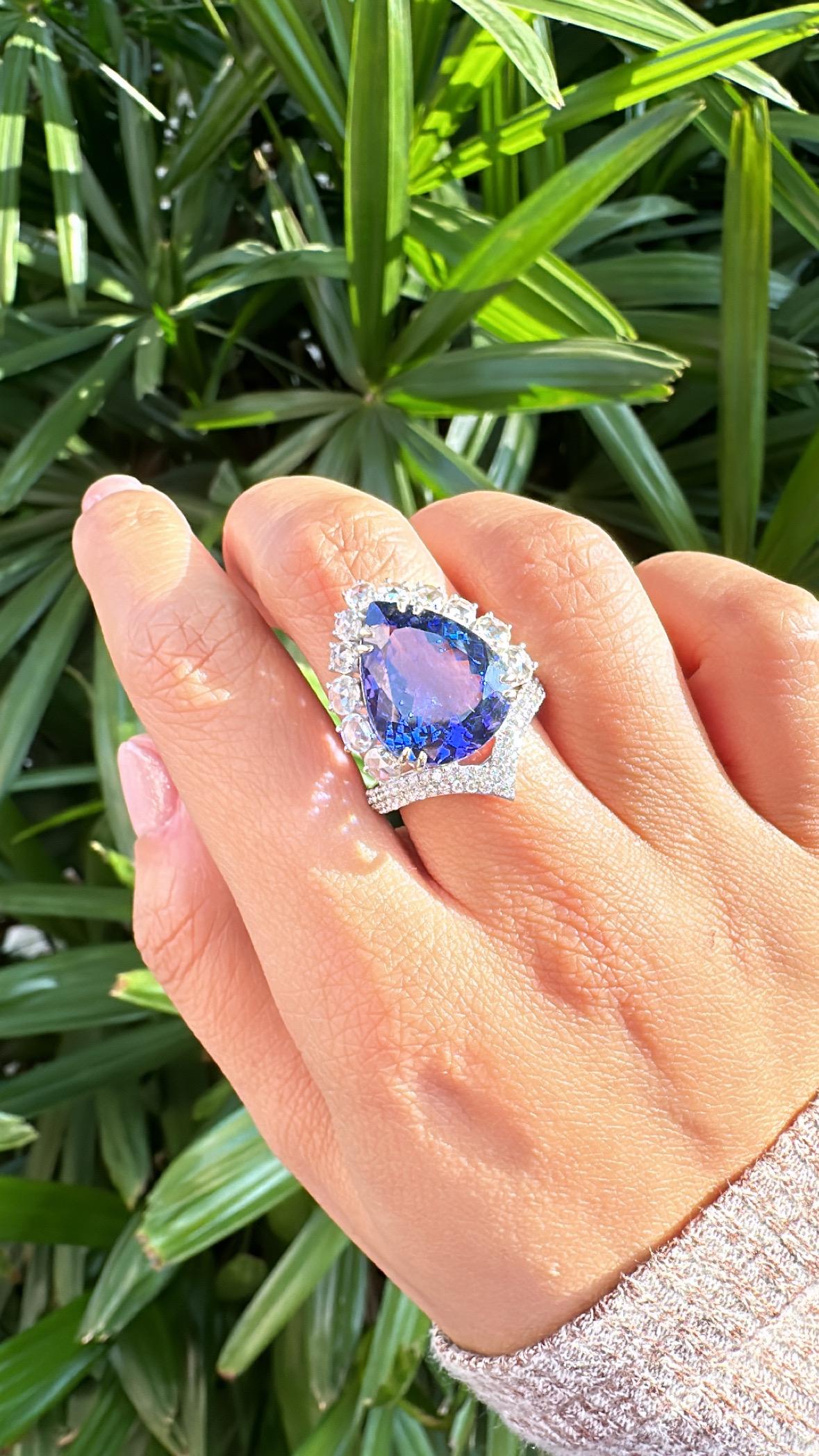 Set in 18K Gold, 11.75 carats, Tanzanite & Rose Cut Diamonds Engagement Ring For Sale 7