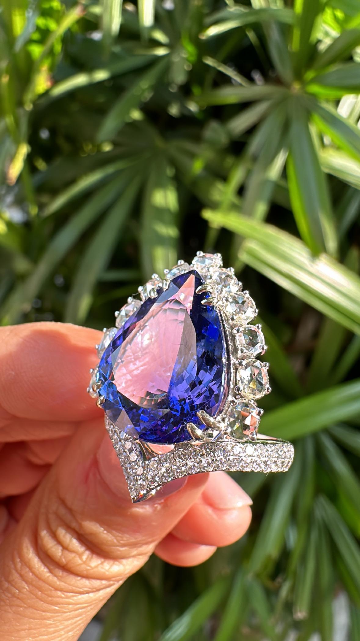 Set in 18K Gold, 11.75 carats, Tanzanite & Rose Cut Diamonds Engagement Ring For Sale 8
