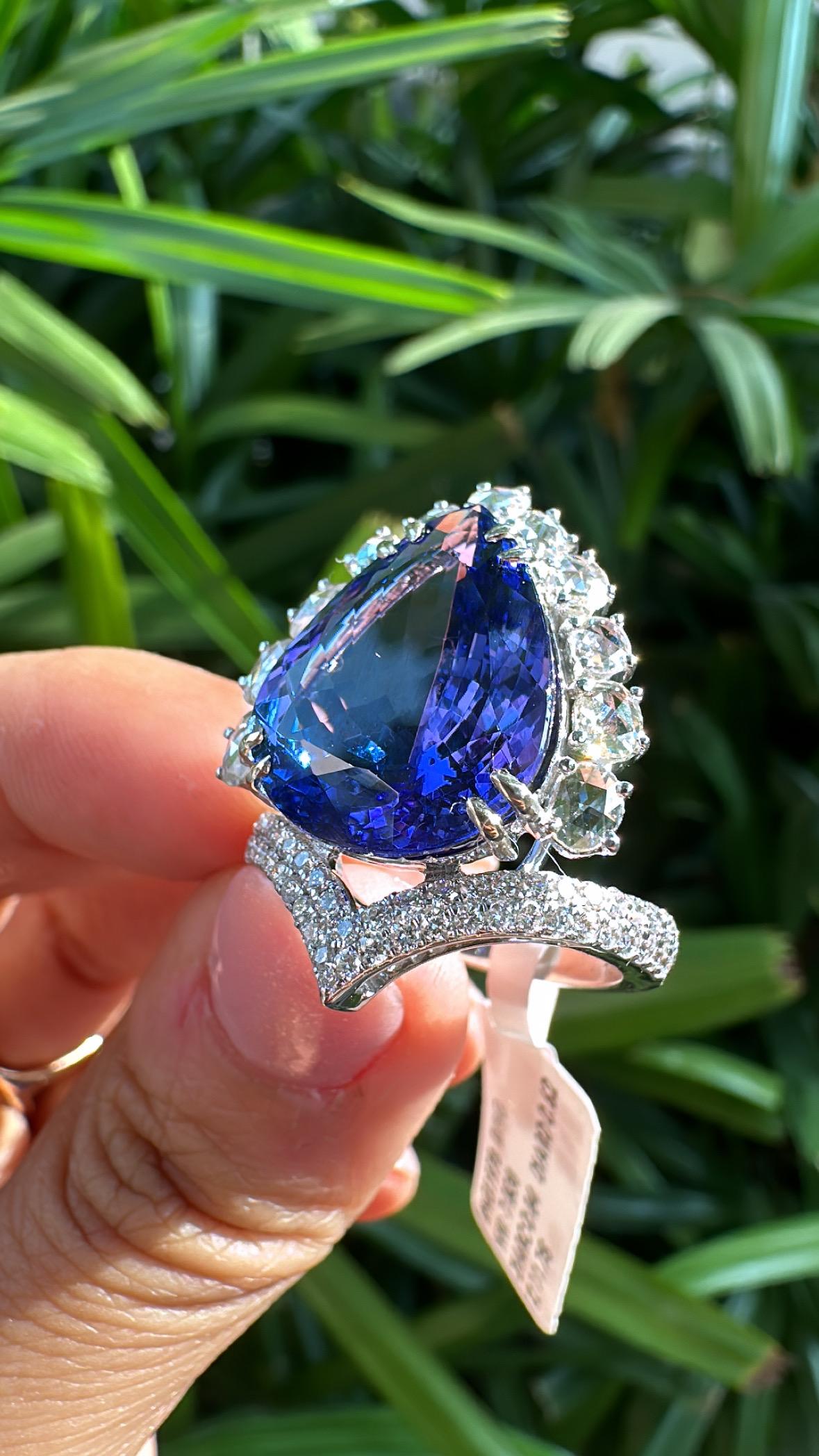 Set in 18K Gold, 11.75 carats, Tanzanite & Rose Cut Diamonds Engagement Ring For Sale 3