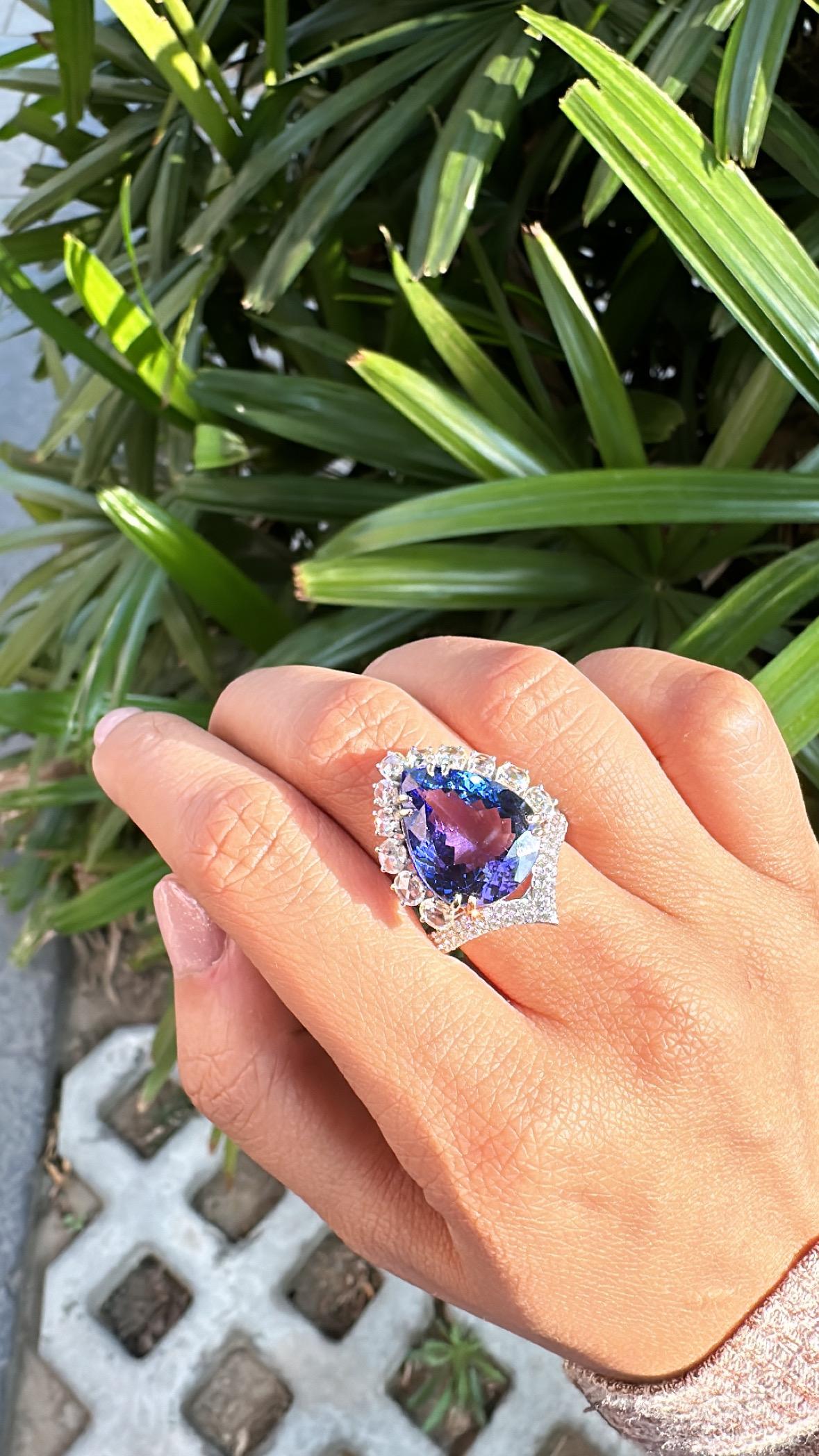 Set in 18K Gold, 11.75 carats, Tanzanite & Rose Cut Diamonds Engagement Ring For Sale 4