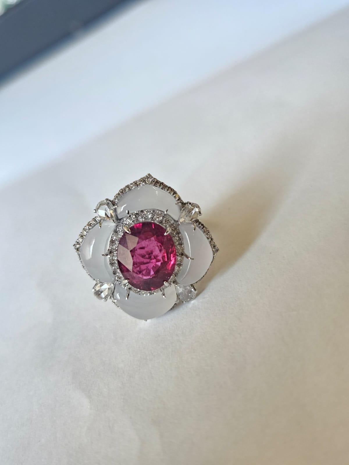 Bague de fiançailles en or 18 carats, 1,20 carats, Rubellite, Calcédoine et Diamants Neuf - En vente à Hong Kong, HK