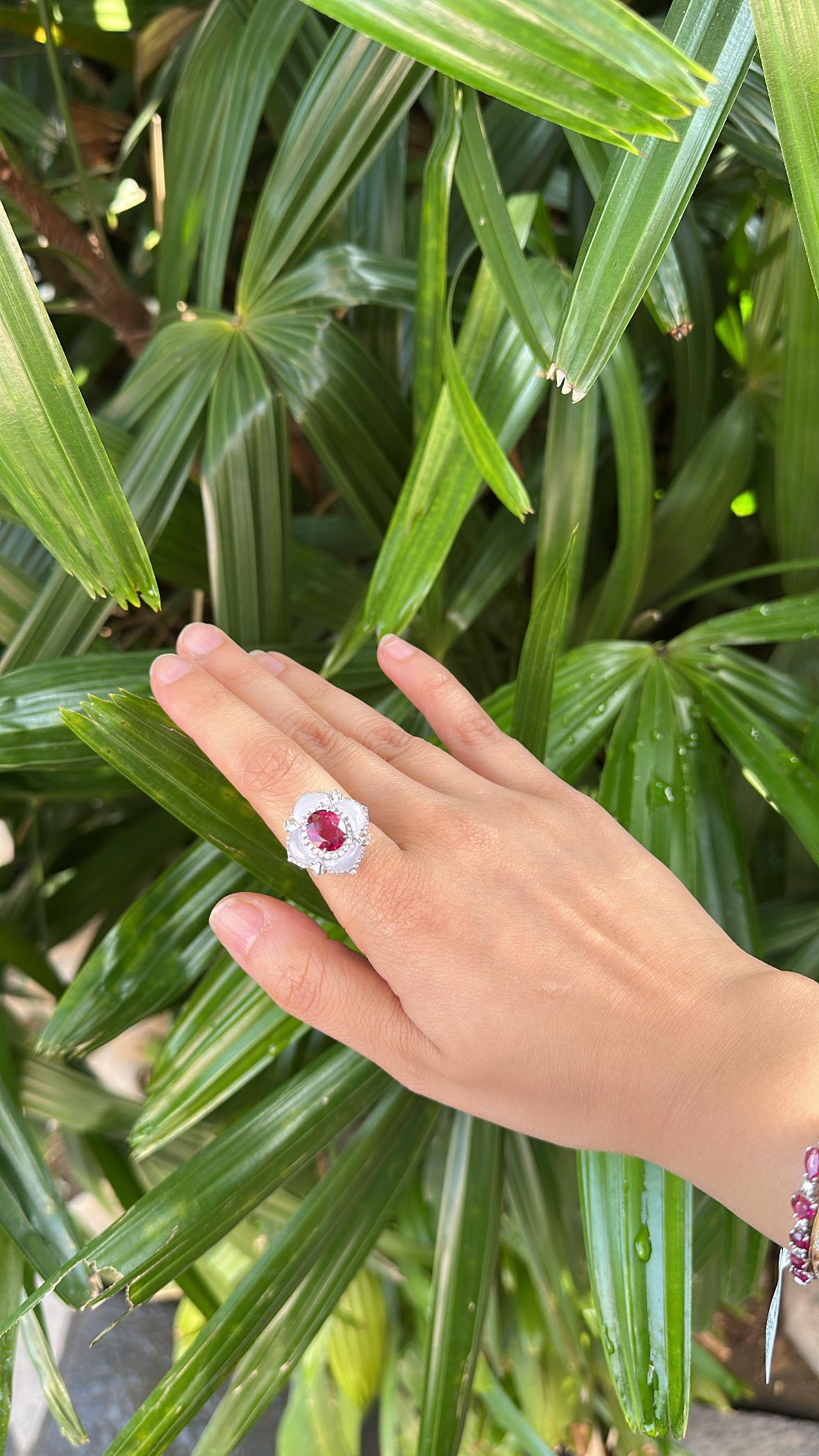 Bague de fiançailles en or 18 carats, 1,20 carats, Rubellite, Calcédoine et Diamants en vente 1