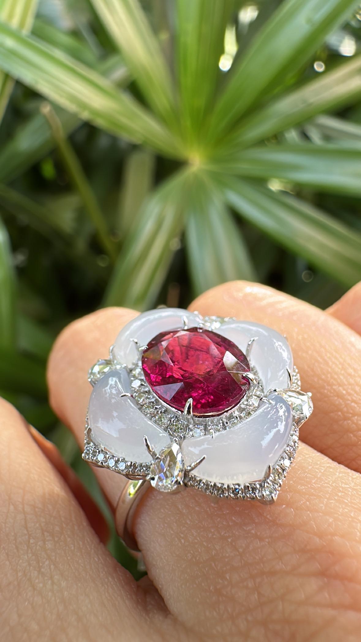 Bague de fiançailles en or 18 carats, 1,20 carats, Rubellite, Calcédoine et Diamants en vente 3