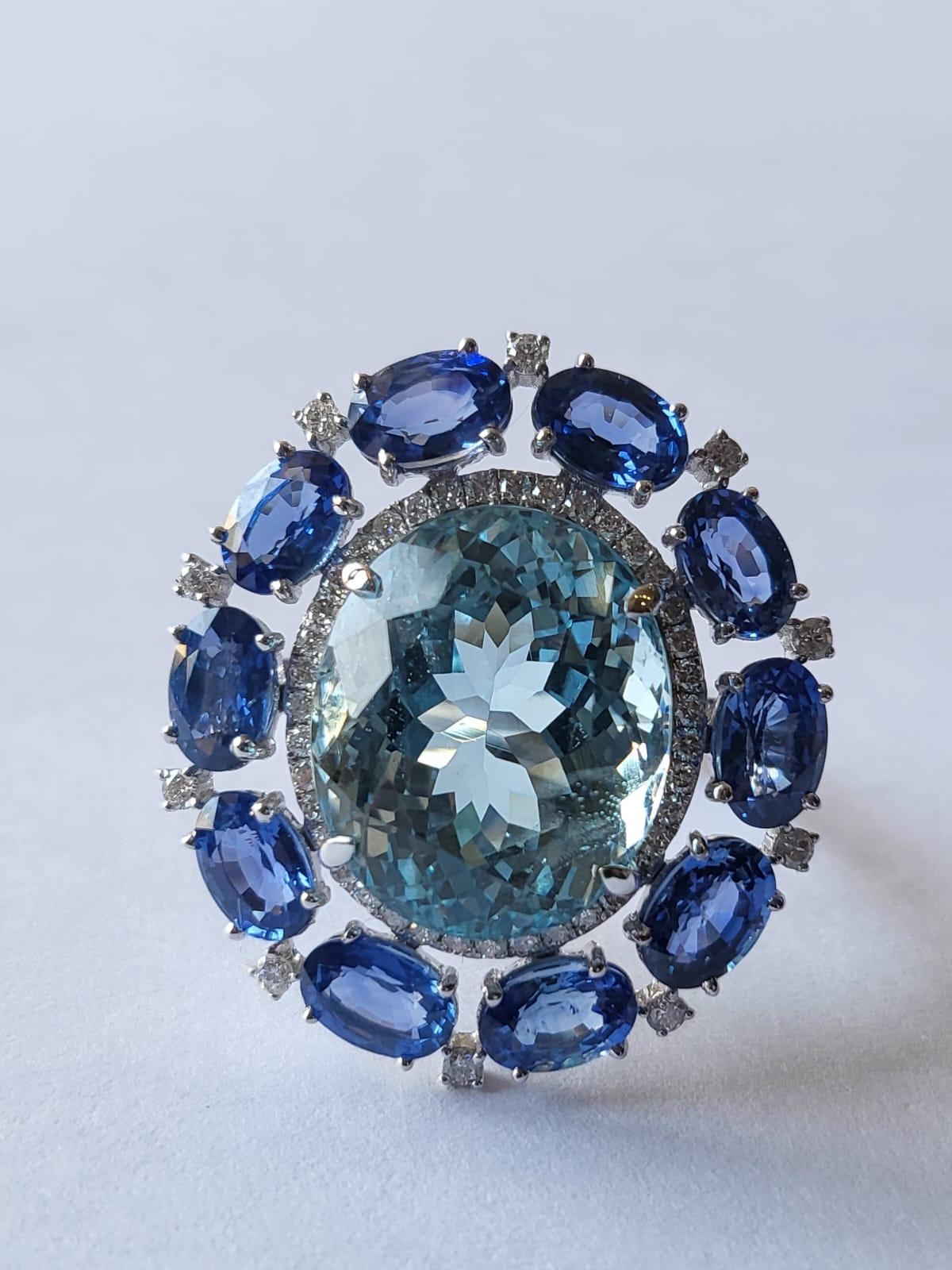 Set in 18k Gold, 12.00 Carats Aquamarine, Blue Sapphire & Diamonds Cocktail Ring In New Condition In Hong Kong, HK