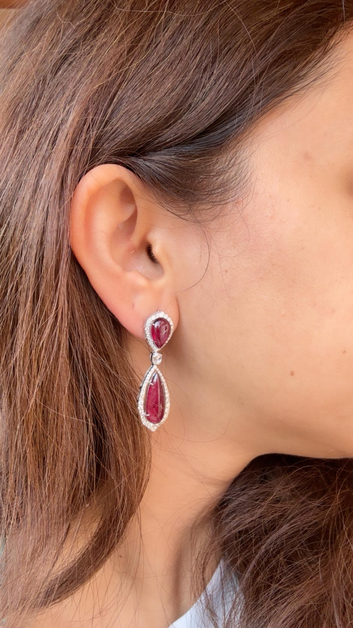 Orecchini pendenti in oro 18 carati, cabs di rubellite da 12,16 carati e diamanti taglio rosa 5