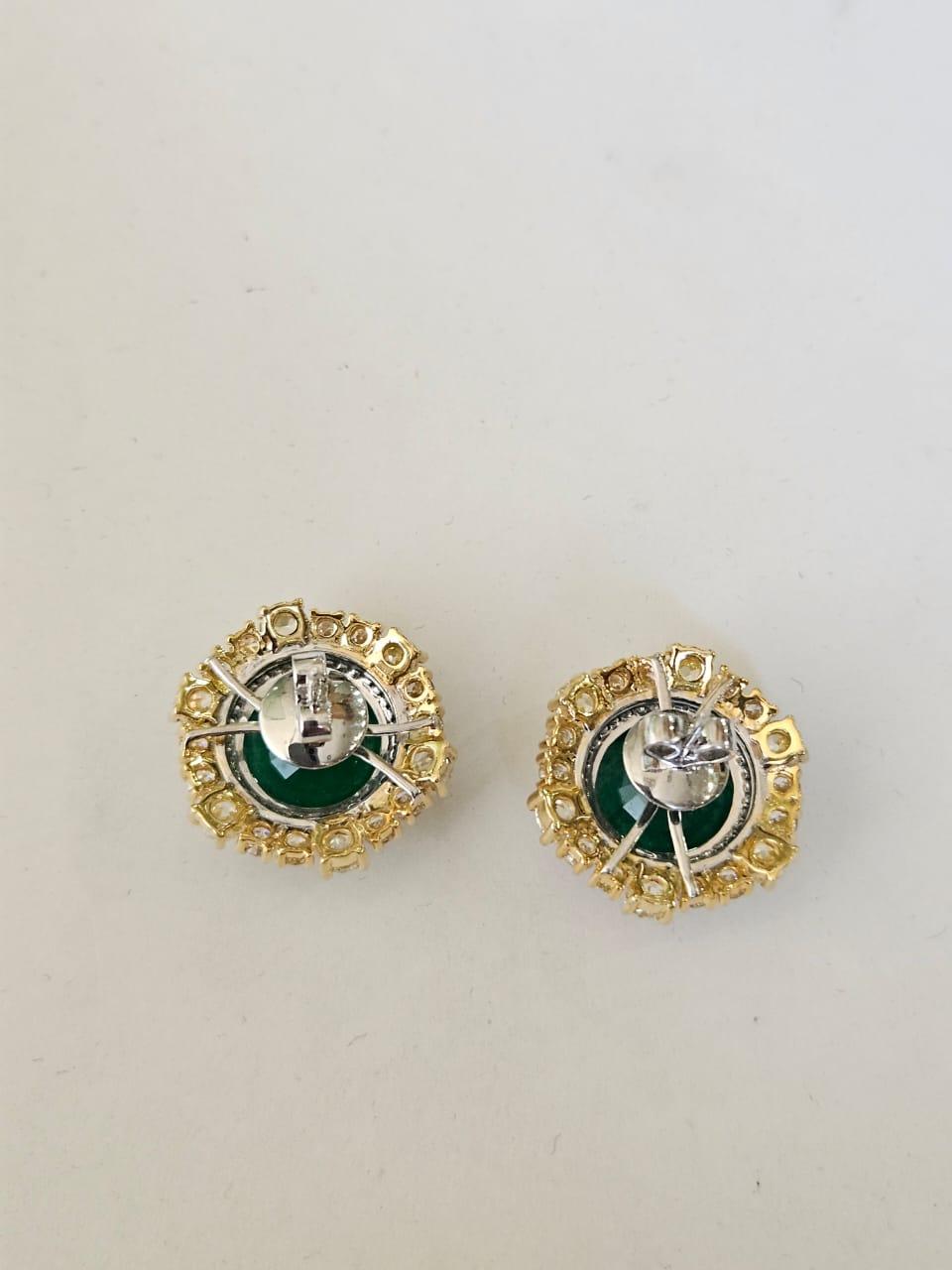 Moderne Serti en or 18 carats, 12,23 carats,  Boucles d'oreilles émeraudes zambiennes et diamants jaunes en vente