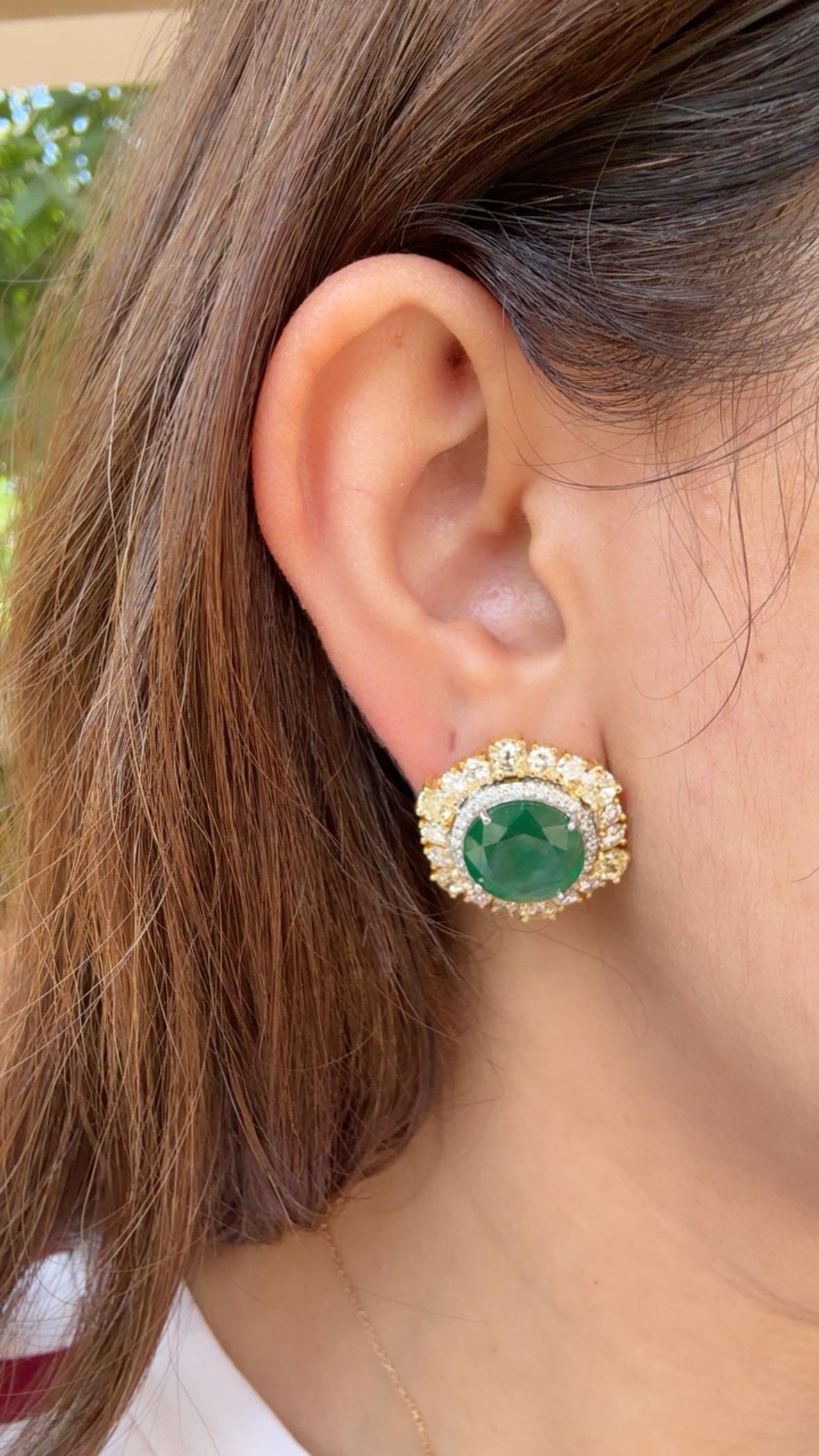 Serti en or 18 carats, 12,23 carats,  Boucles d'oreilles émeraudes zambiennes et diamants jaunes en vente 3