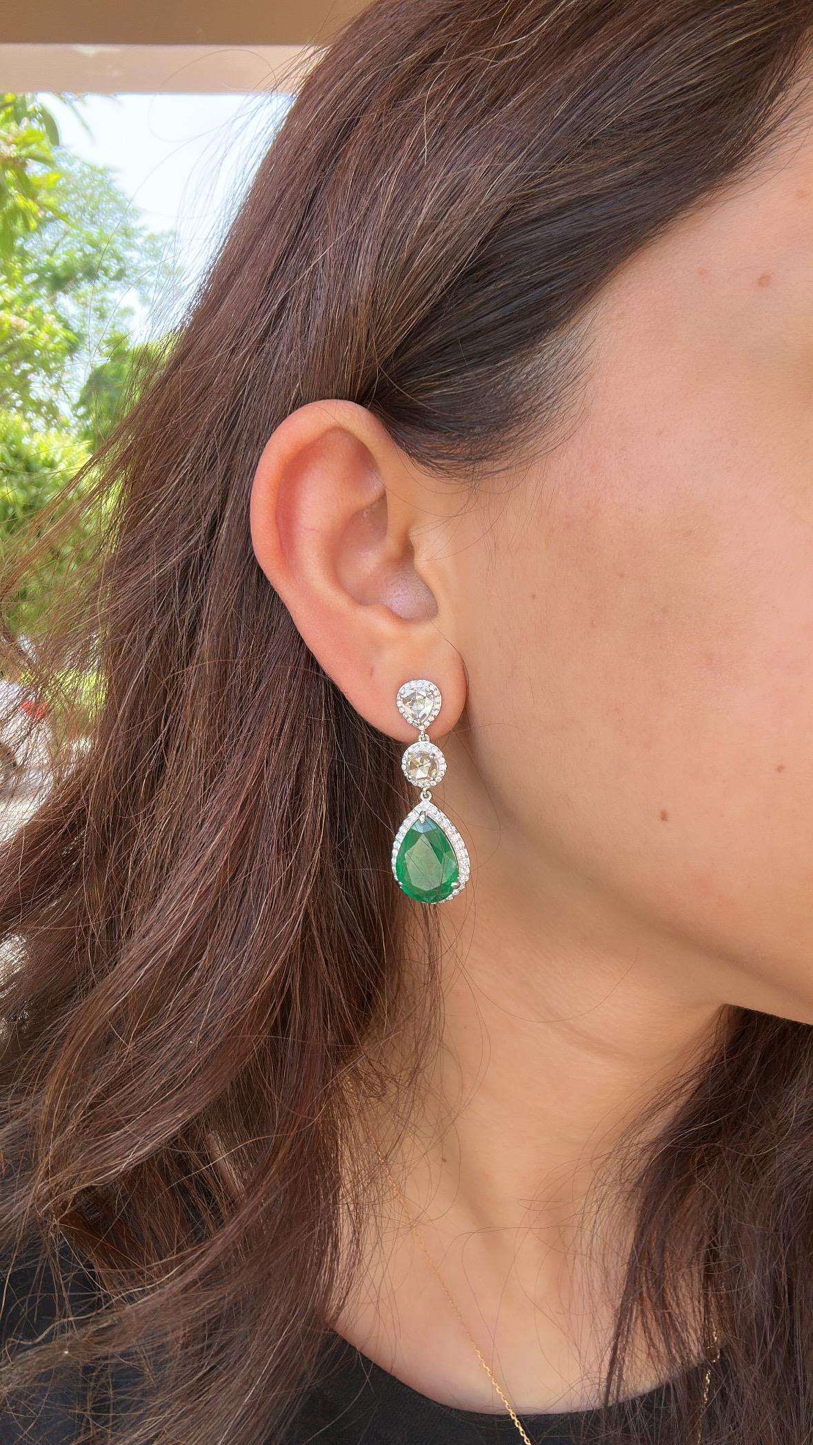 Set in 18K Gold, 12.36 carats Zambian Emerald & Rose Cut Diamonds Drop Earrings en vente 6