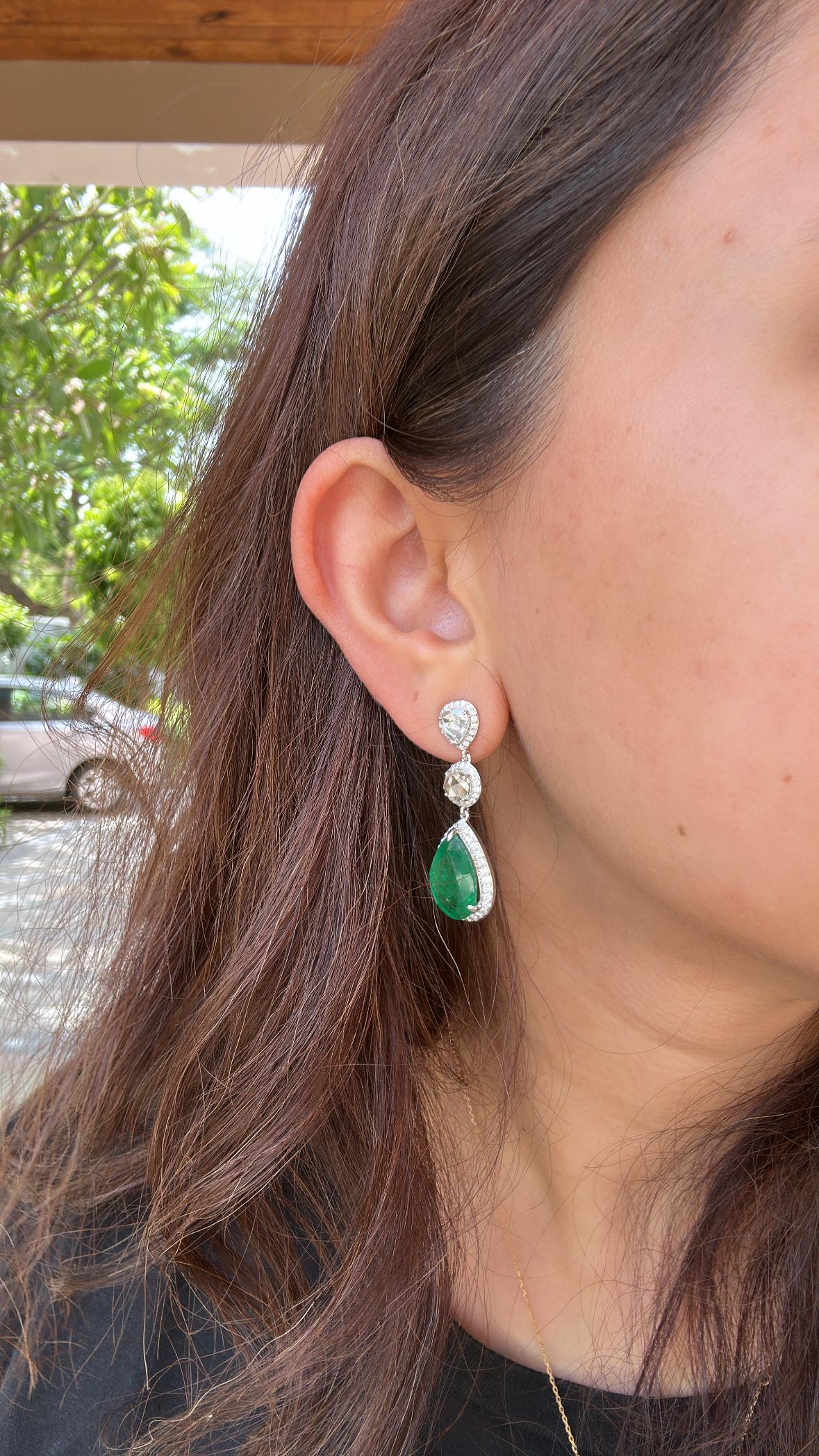 Set in 18K Gold, 12.36 carats Zambian Emerald & Rose Cut Diamonds Drop Earrings en vente 7