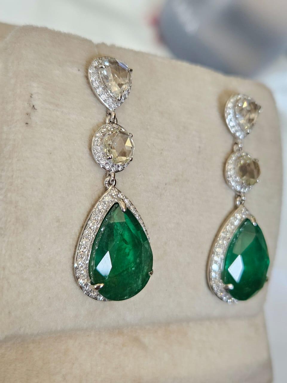 Set in 18K Gold, 12.36 carats Zambian Emerald & Rose Cut Diamonds Drop Earrings Neuf - En vente à Hong Kong, HK