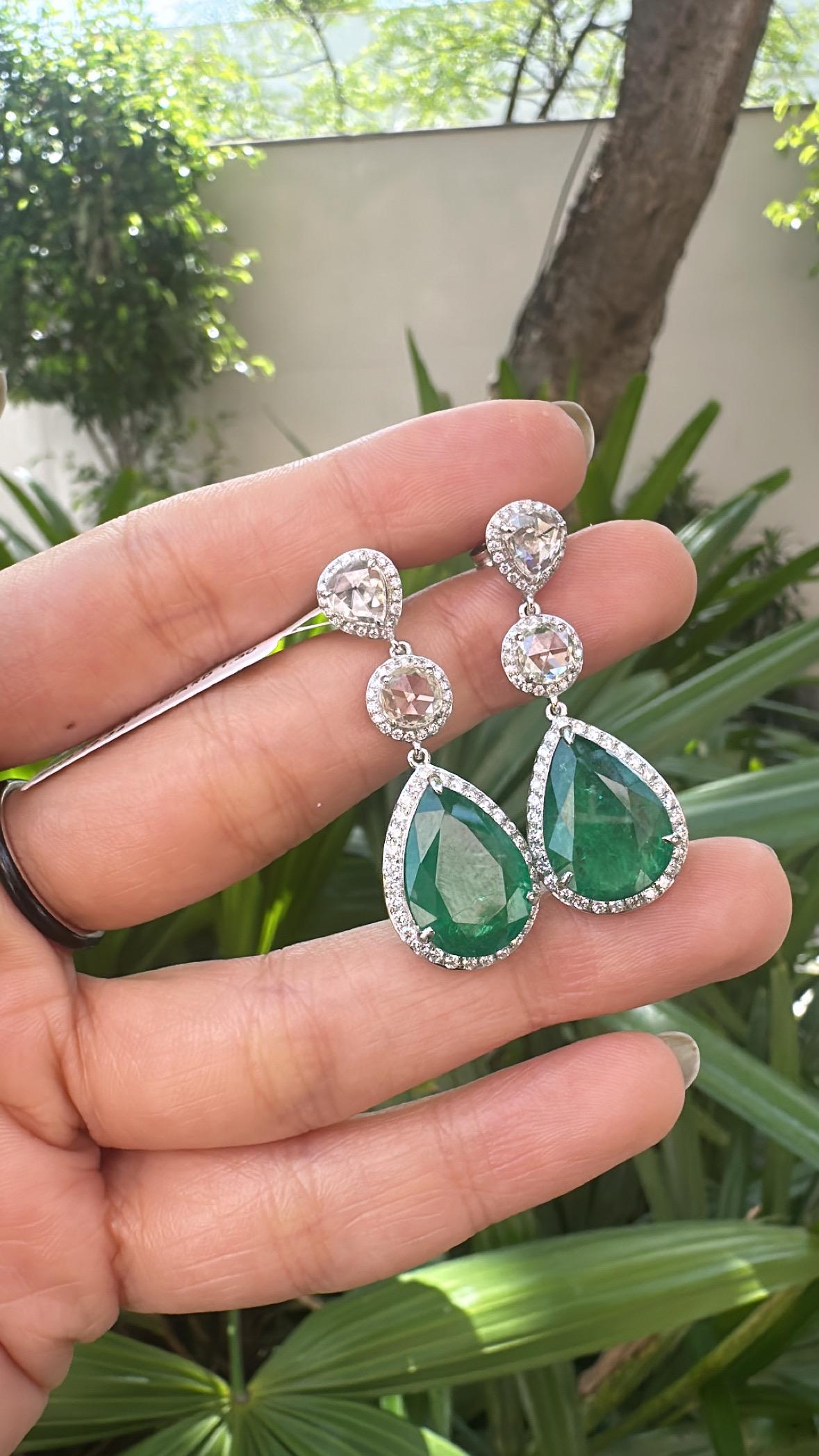 Set in 18K Gold, 12.36 carats Zambian Emerald & Rose Cut Diamonds Drop Earrings en vente 1