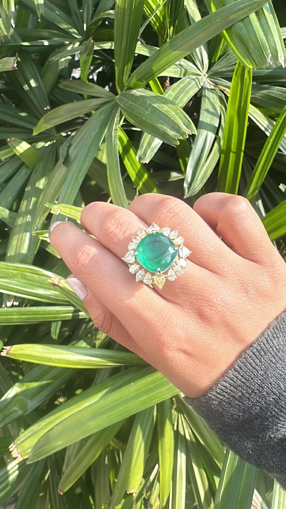 Set in 18K Gold, 12.60 carats, Zambian Emerald & Yellow Diamonds Cocktail Ring For Sale 4