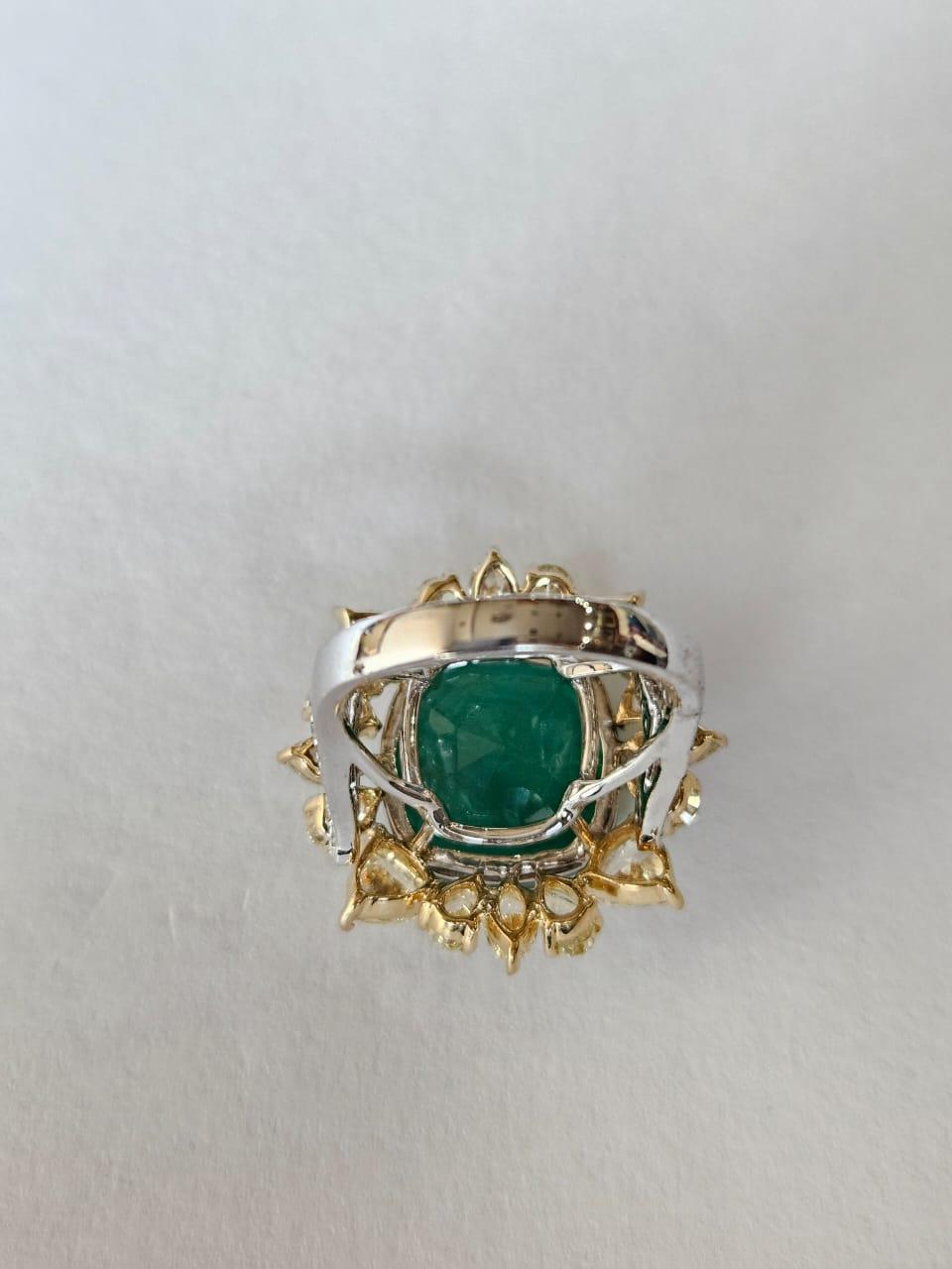 Art Deco Set in 18K Gold, 12.60 carats, Zambian Emerald & Yellow Diamonds Cocktail Ring For Sale