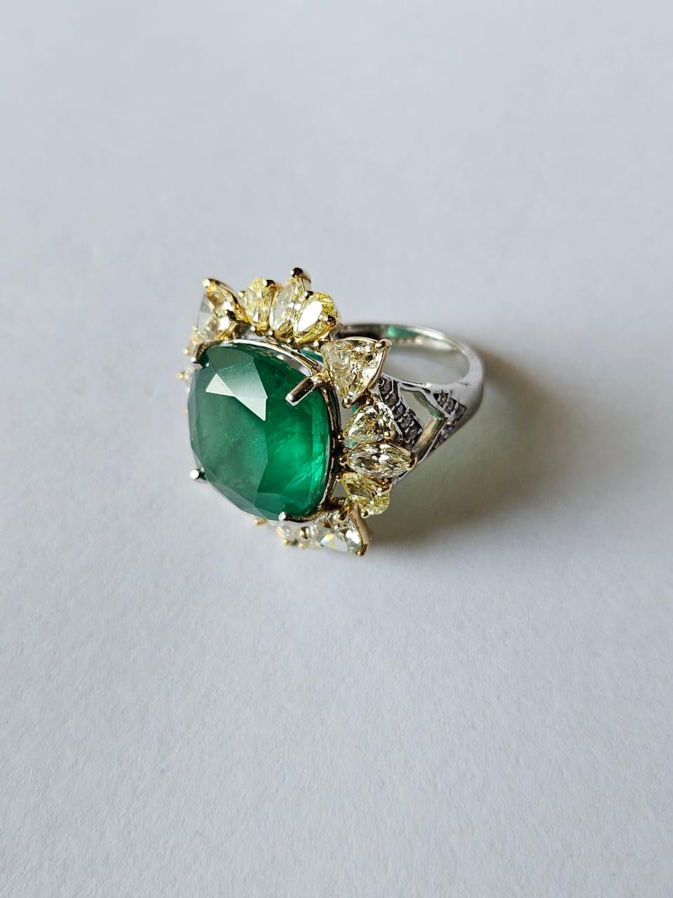Cushion Cut Set in 18K Gold, 12.60 carats, Zambian Emerald & Yellow Diamonds Cocktail Ring For Sale
