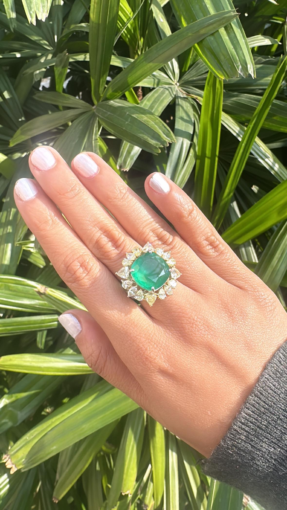 Set in 18K Gold, 12.60 carats, Zambian Emerald & Yellow Diamonds Cocktail Ring For Sale 3