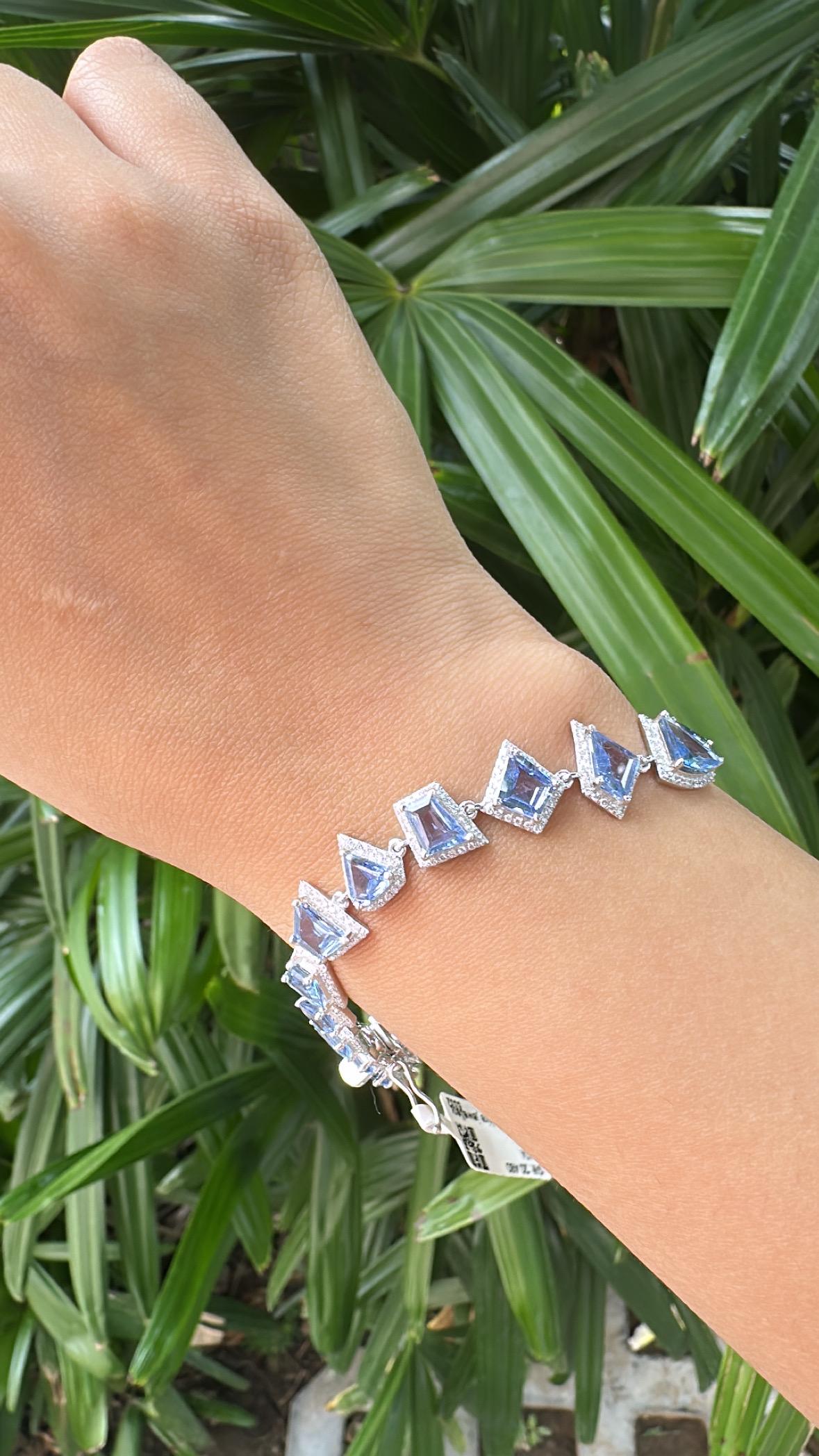 Pulsera moderna engastada en oro de 18 quilates, 12,83 quilates, zafiros azules de Ceilán y diamantes en venta 4