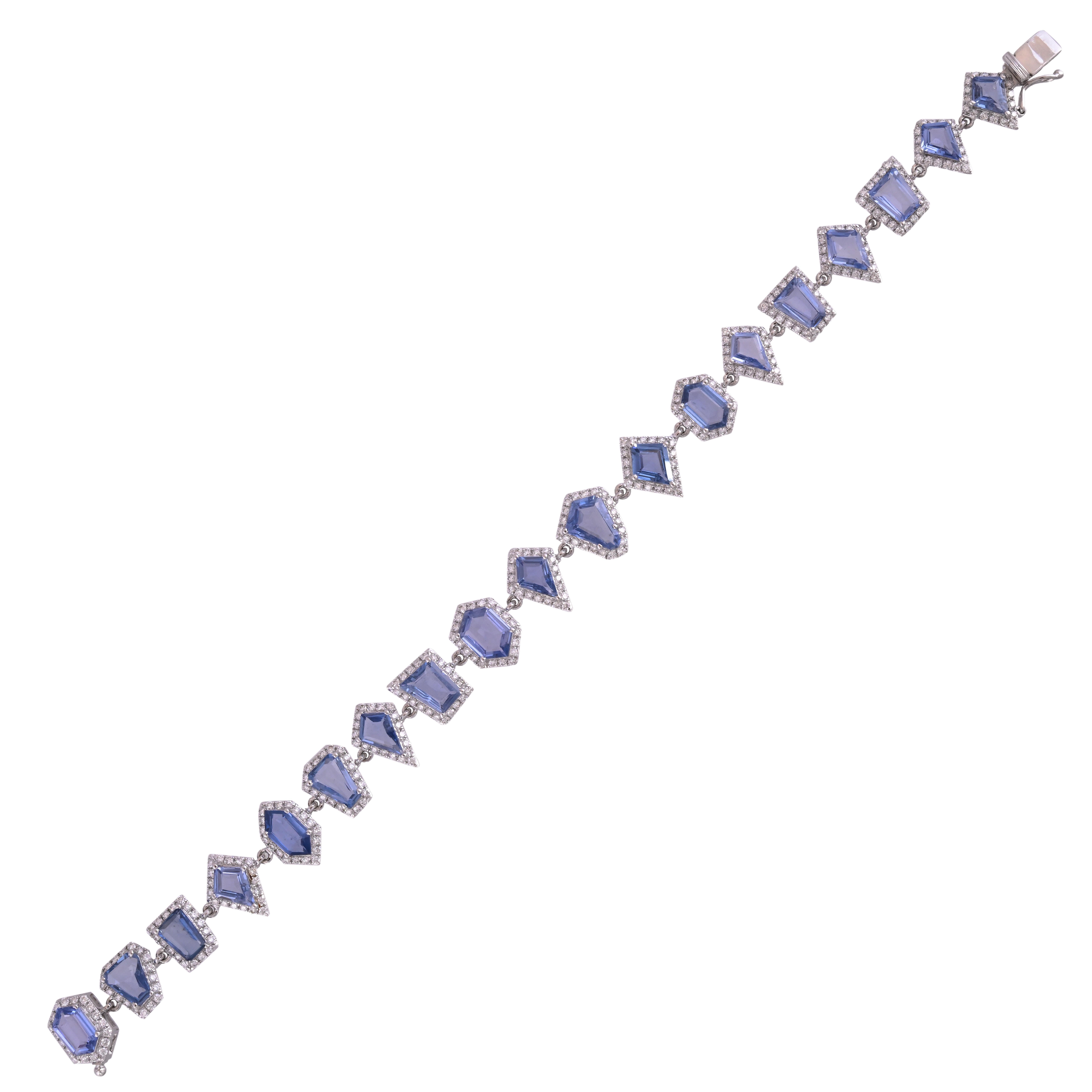Preciosa pulsera moderna de zafiro azul, de estilo moderno, engastada en oro blanco de 18 quilates y diamantes naturales. El peso de los zafiros azules es de 12.83 quilates. El peso de los diamantes es de 1,91 quilates. El peso neto de oro de 18