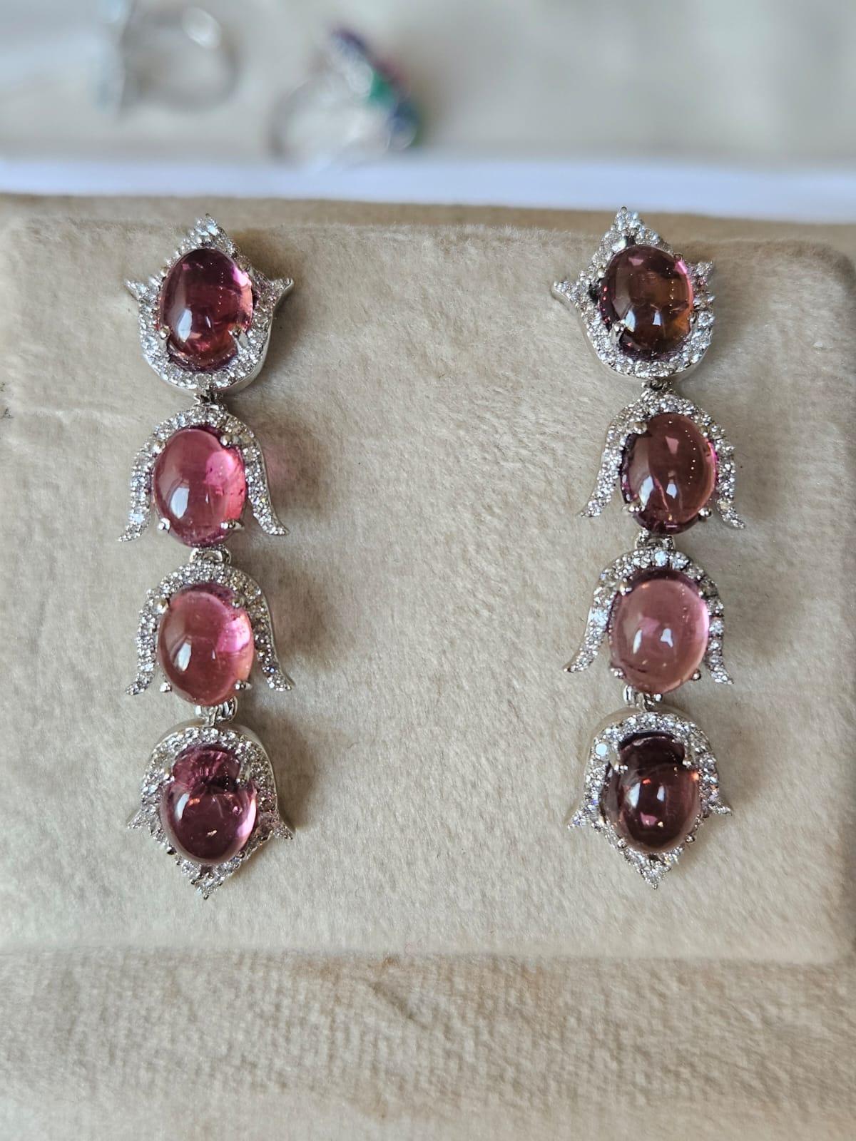 Set in 18K Gold, 12.98 carat, Rubellite cabochons & Diamonds Chandelier Earrings In New Condition For Sale In Hong Kong, HK