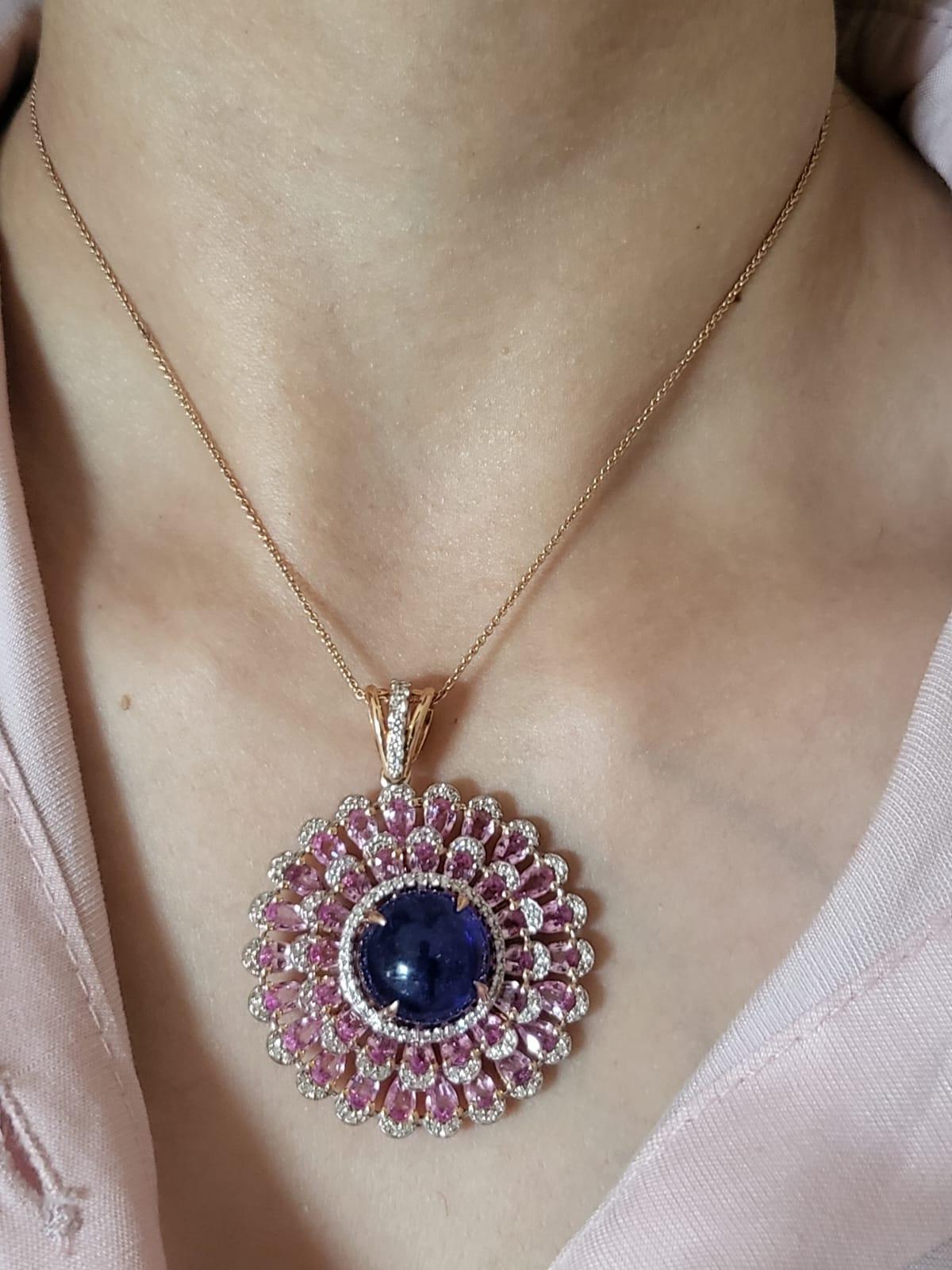Set in 18K Gold, 13.10 carat Tanzanite, Pink Sapphire & Diamond Pendant Necklace In New Condition For Sale In Hong Kong, HK