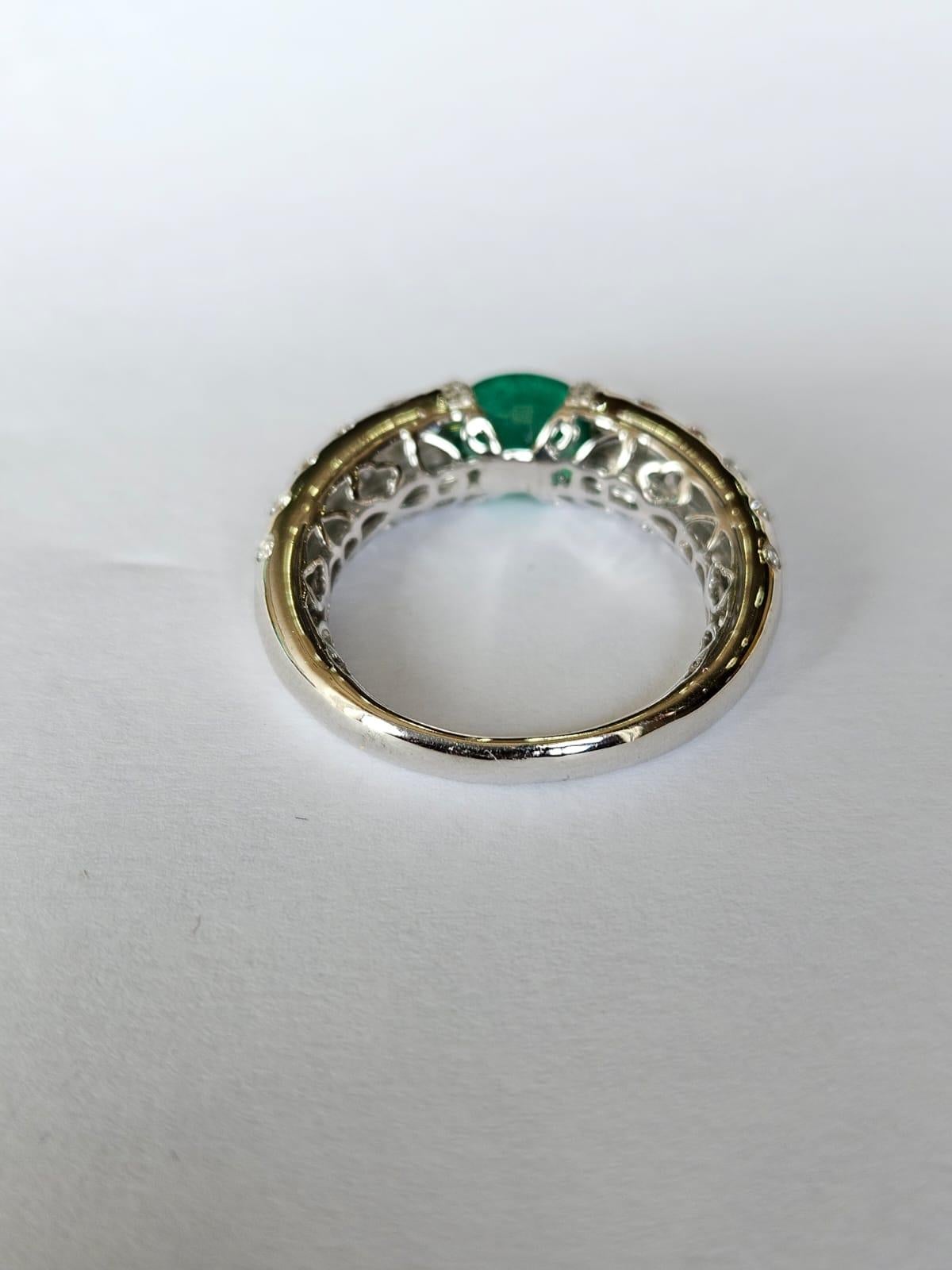 Verlobungsring aus 18 Karat Gold, 1,32 Karat, natürlichem sambischem Smaragd und Diamanten 2