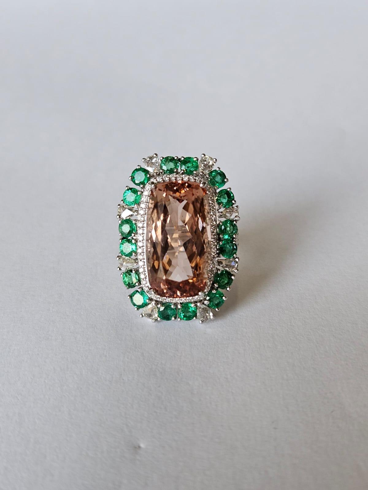 Set in 18K Gold, 13.37 carat Morganite, Emerald & Rose cut Diamond Cocktail Ring In New Condition For Sale In Hong Kong, HK