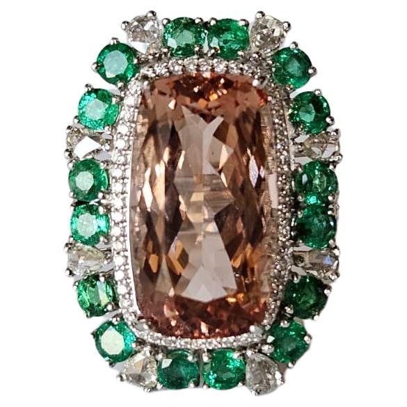 Set in 18K Gold, 13.37 carat Morganite, Emerald & Rose cut Diamond Cocktail Ring For Sale