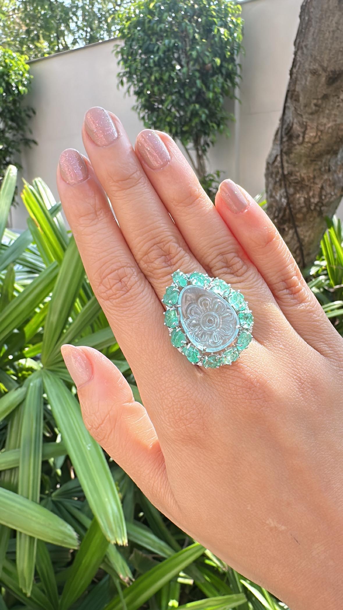Set in 18K Gold, 13.39 carats carved Aquamarine, Emerald & Diamond Cocktail Ring For Sale 2