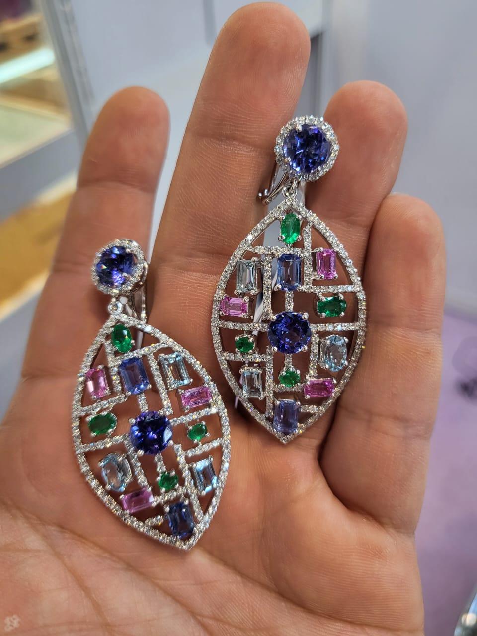 Round Cut Set in 18K Gold, 13.89 carats, Multi Sapphires & Diamonds Chandelier Earrings For Sale