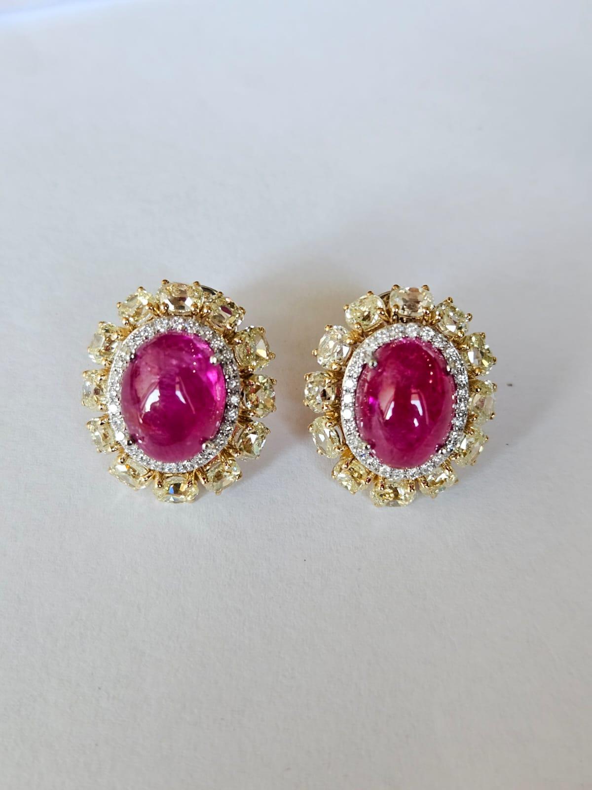 Women's or Men's Set in 18K Gold, 13.98 carat Burmese Ruby Cabochon & Yellow Diamond Stud Earring For Sale