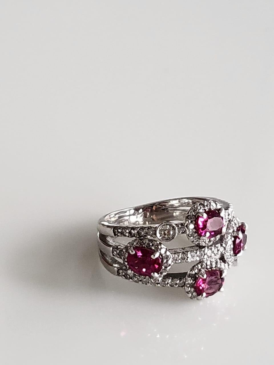 Oval Cut Set in 18k Gold, 1.41 Carats, Rubellite & Diamonds Engagement / Cocktail Ring For Sale
