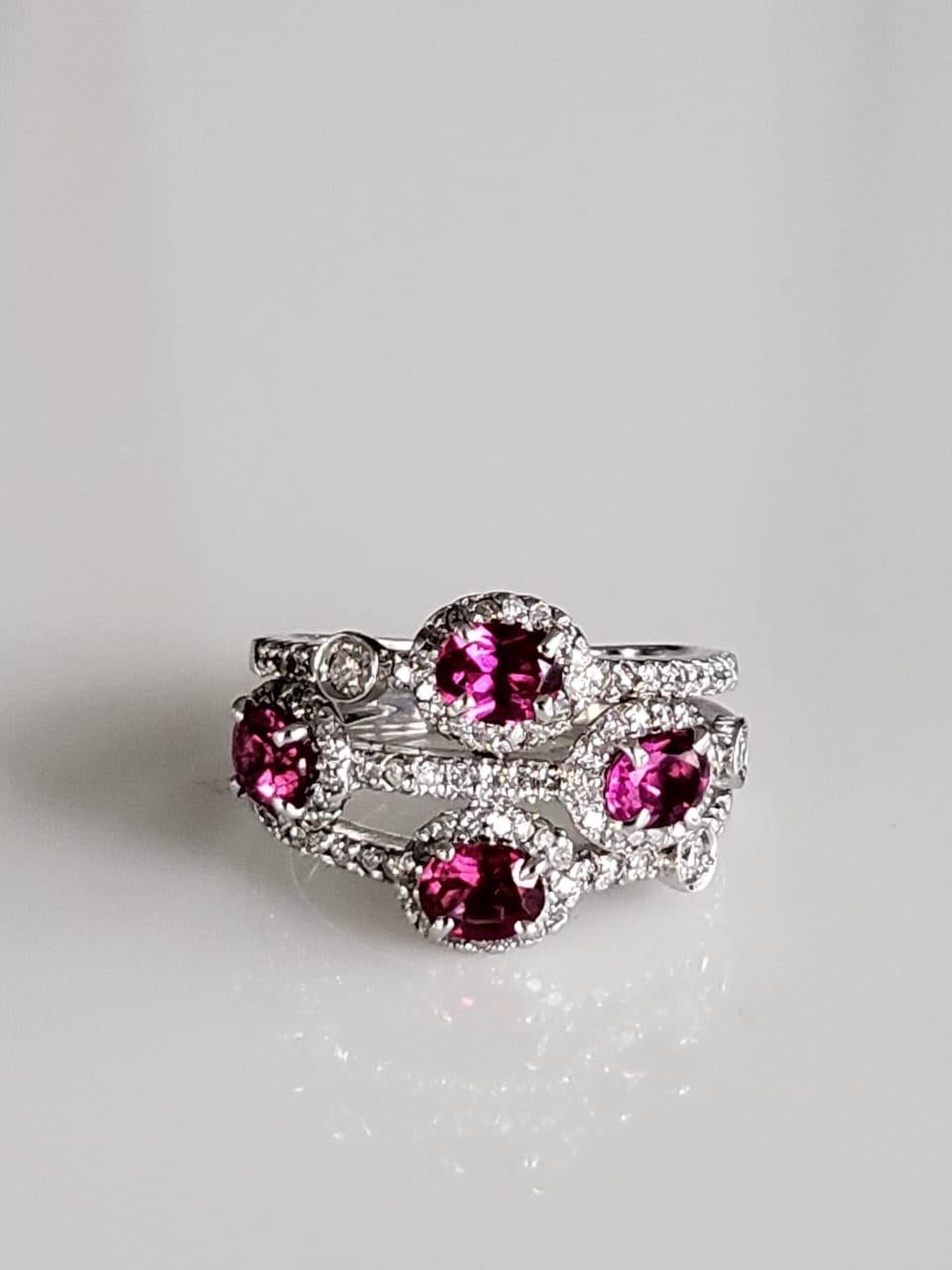Set in 18k Gold, 1.41 Carats, Rubellite & Diamonds Engagement / Cocktail Ring In New Condition For Sale In Hong Kong, HK