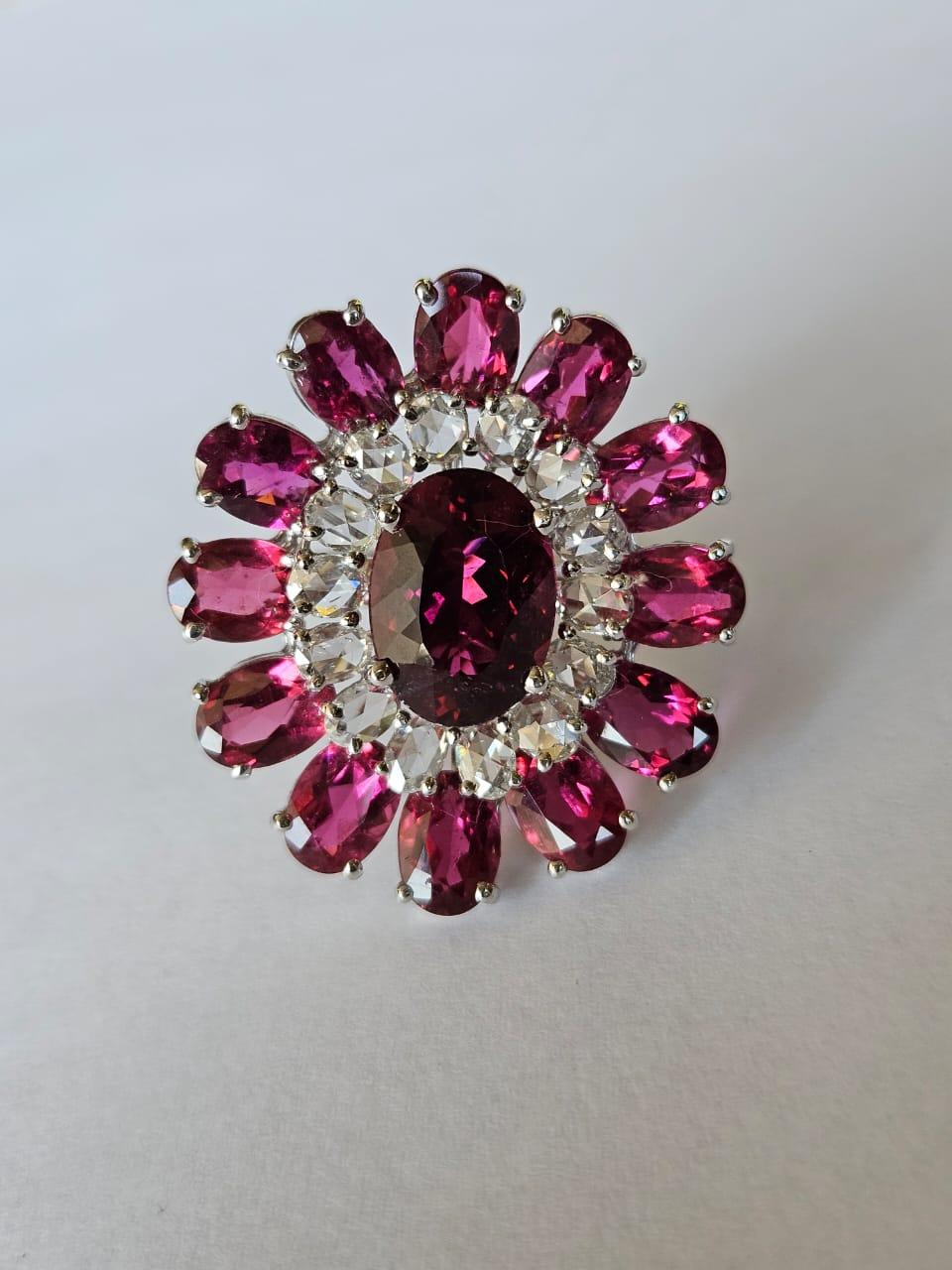 Women's or Men's Set in 18K Gold, 14.42 carats Rubellite & Rose Cut Diamonds Cocktail Ring For Sale