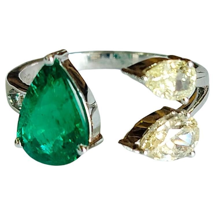 Set in 18K Gold, 1.46 carats, natural Zambian Emerald & Diamond Engagement Ring  For Sale
