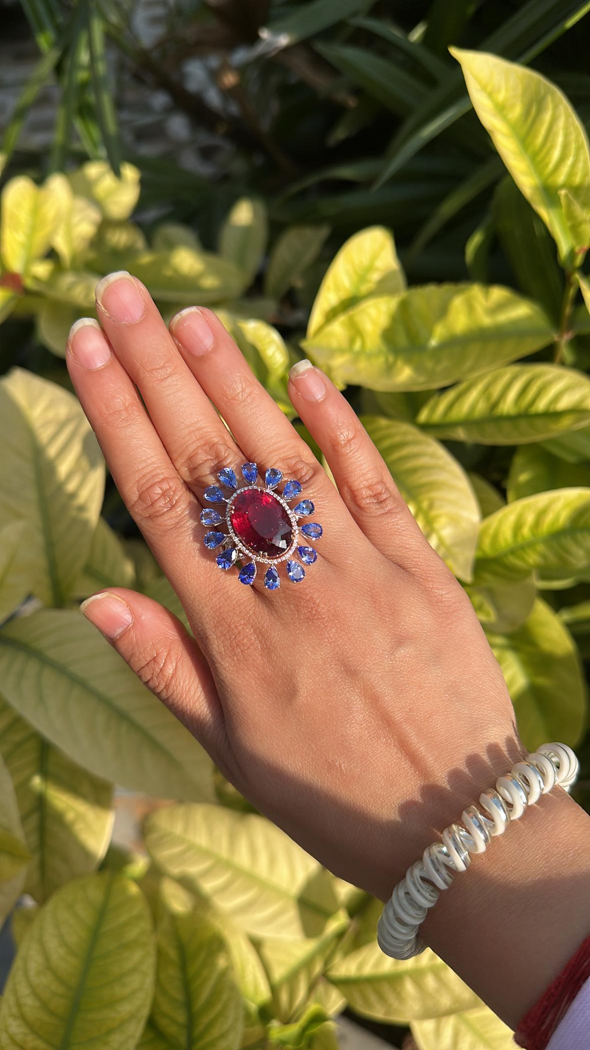 Bague de fiançailles en or 18 carats, 14,88 carats, Rubellite, Tanzanites et Diamants en vente 4