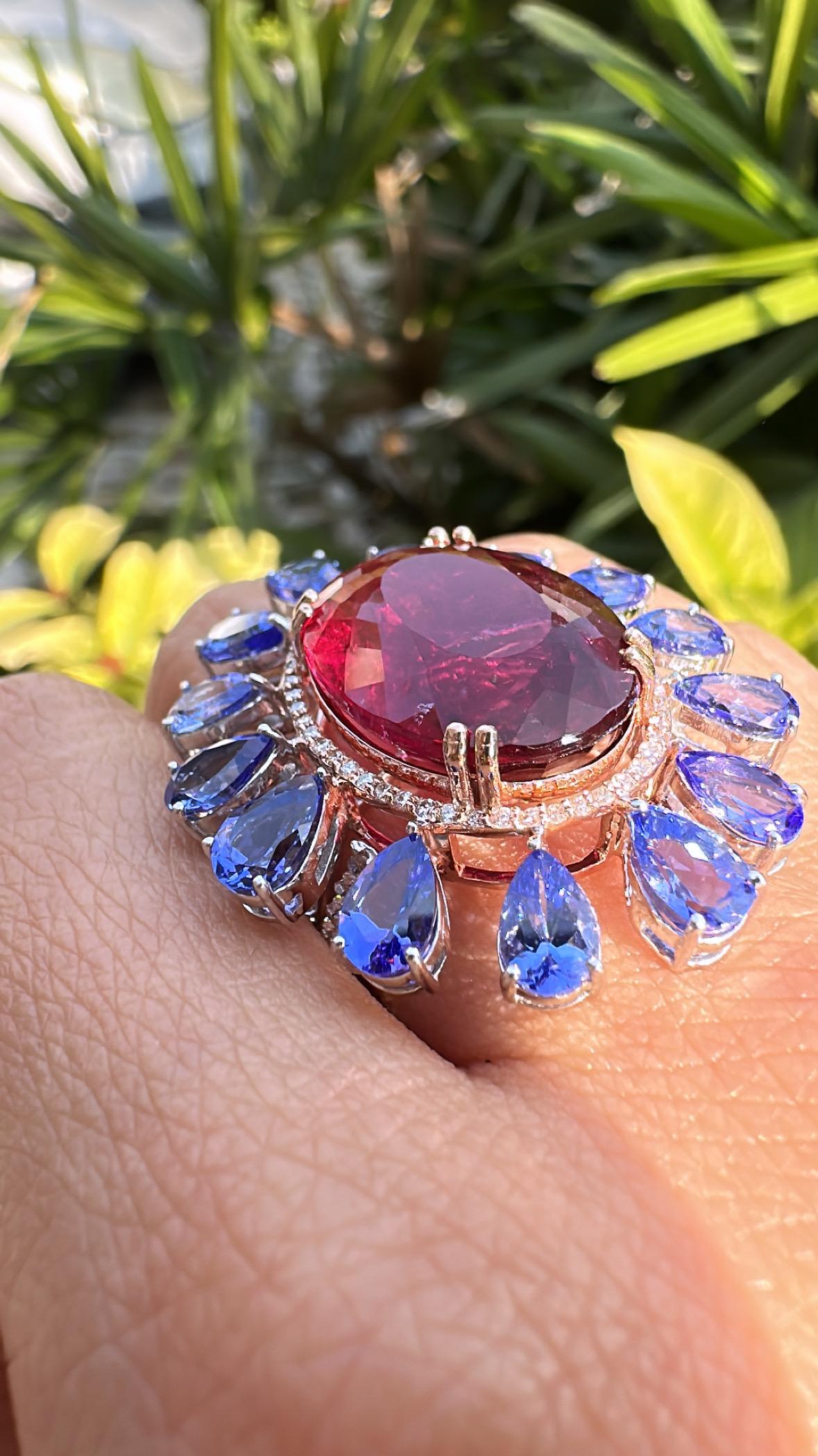 Bague de fiançailles en or 18 carats, 14,88 carats, Rubellite, Tanzanites et Diamants en vente 2