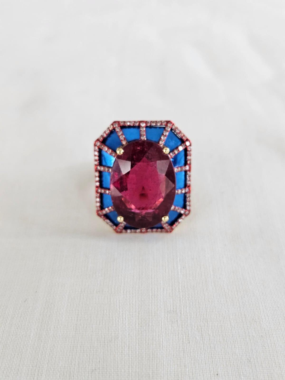 Set in 18K Gold, 15.16 carats Tourmaline,  Blue Ceramic & Diamonds Cocktail Ring In New Condition For Sale In Hong Kong, HK