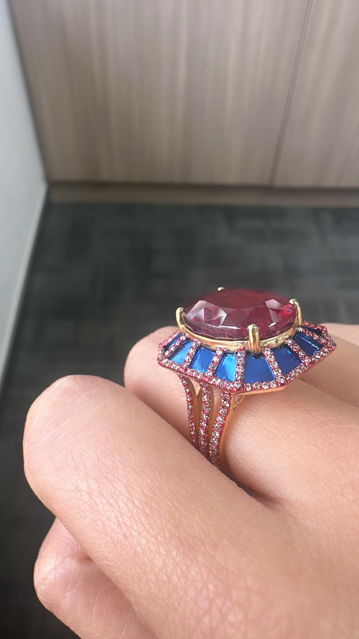 Set in 18K Gold, 15.16 carats Tourmaline,  Blue Ceramic & Diamonds Cocktail Ring For Sale 1