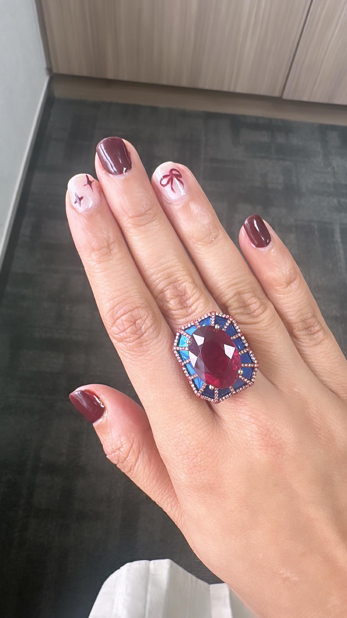 Set in 18K Gold, 15.16 carats Tourmaline,  Blue Ceramic & Diamonds Cocktail Ring For Sale 2