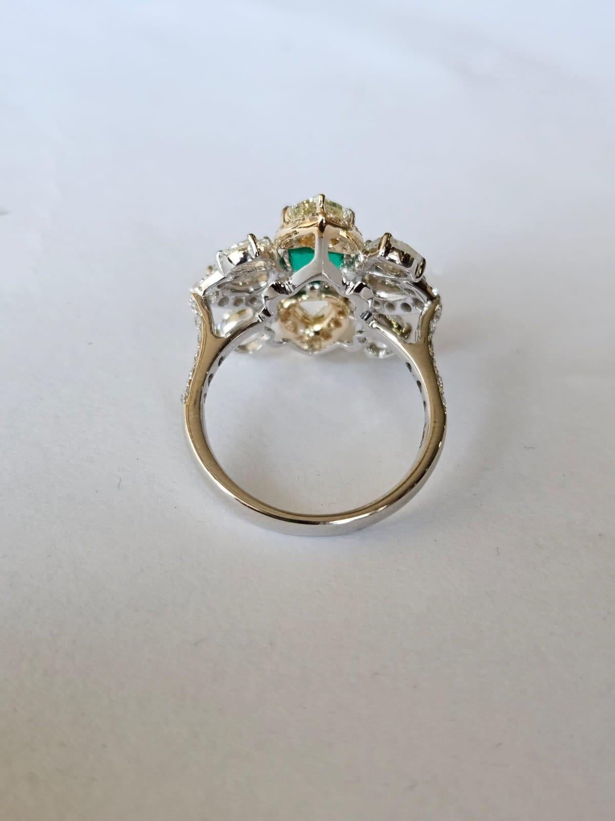 Set in 18K Gold, 1.52 carats Zambian Emerald & Rose Cut Diamonds Engagement Ring In New Condition For Sale In Hong Kong, HK