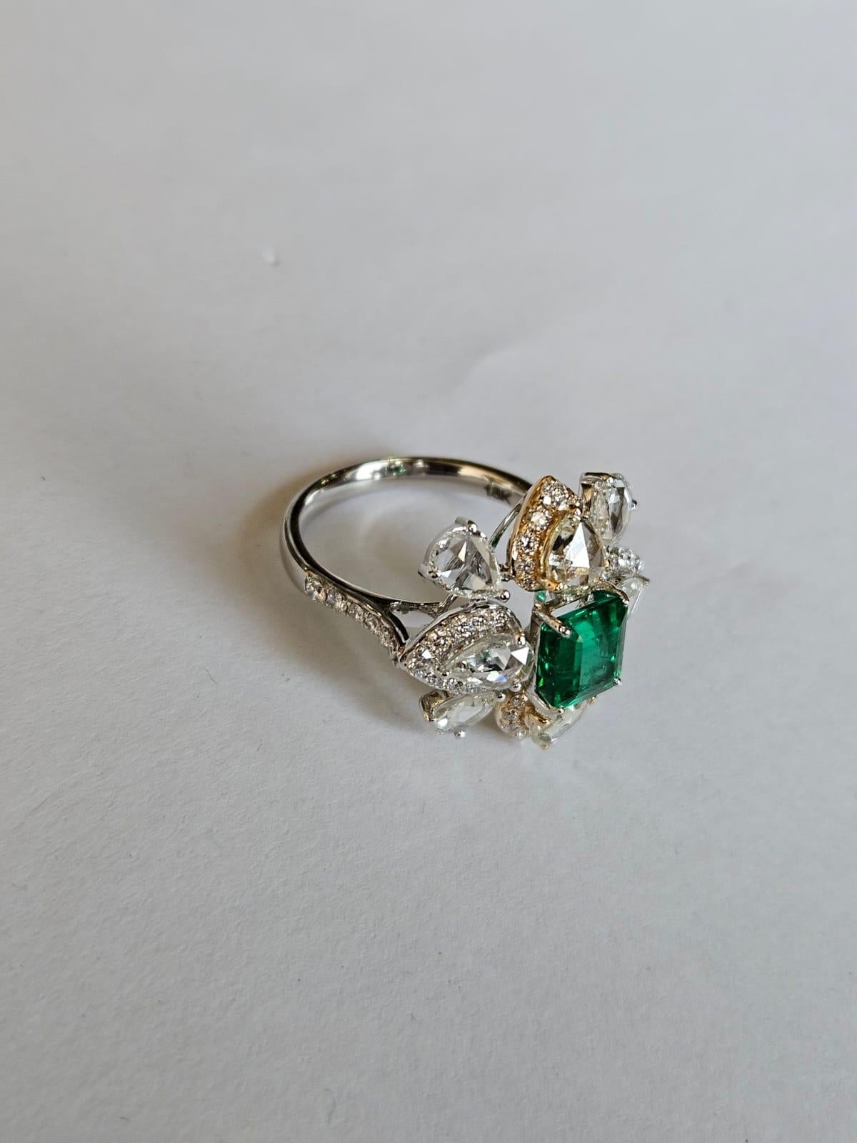 Women's or Men's Set in 18K Gold, 1.52 carats Zambian Emerald & Rose Cut Diamonds Engagement Ring For Sale