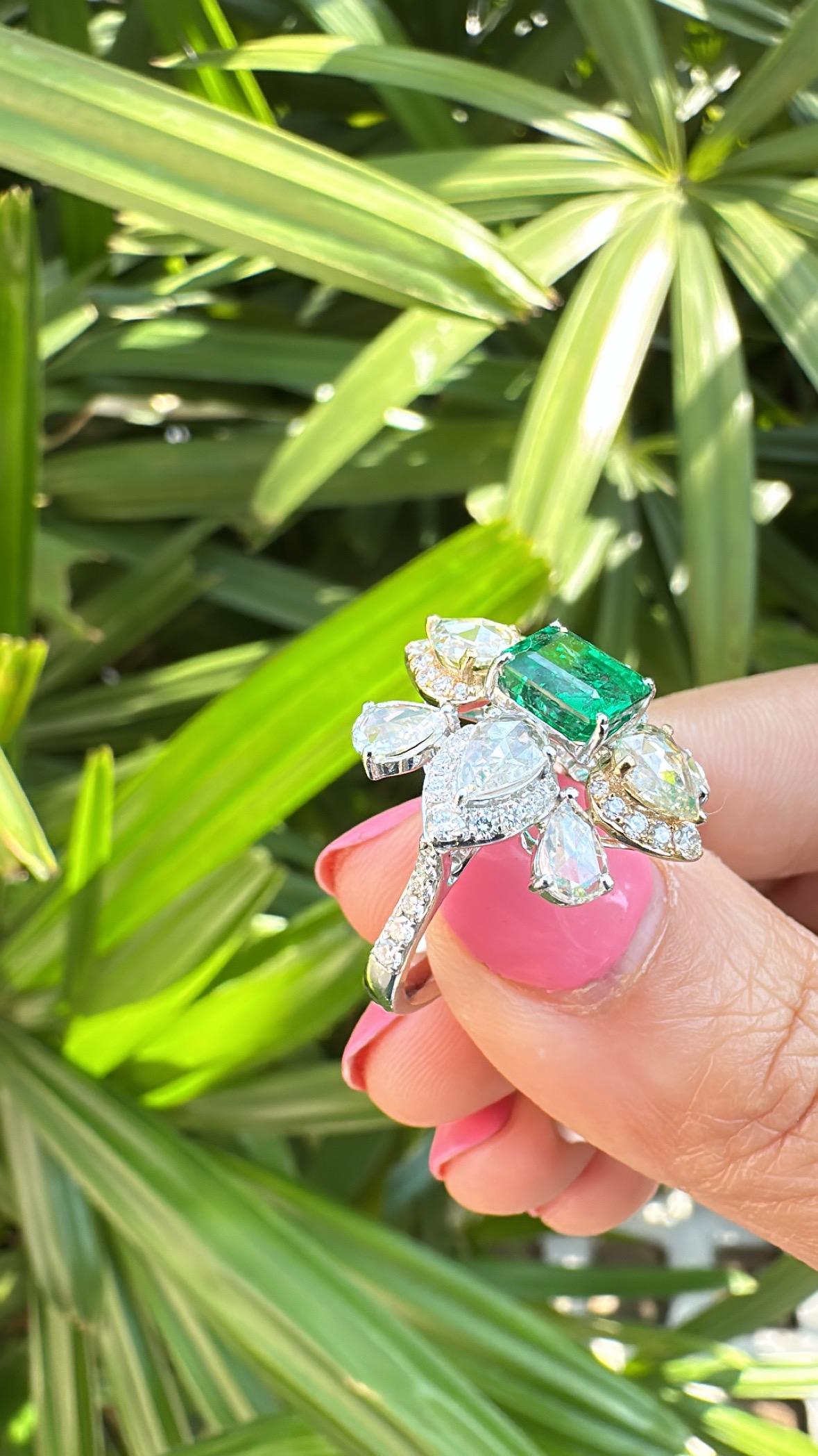 Set in 18K Gold, 1.52 carats Zambian Emerald & Rose Cut Diamonds Engagement Ring For Sale 2