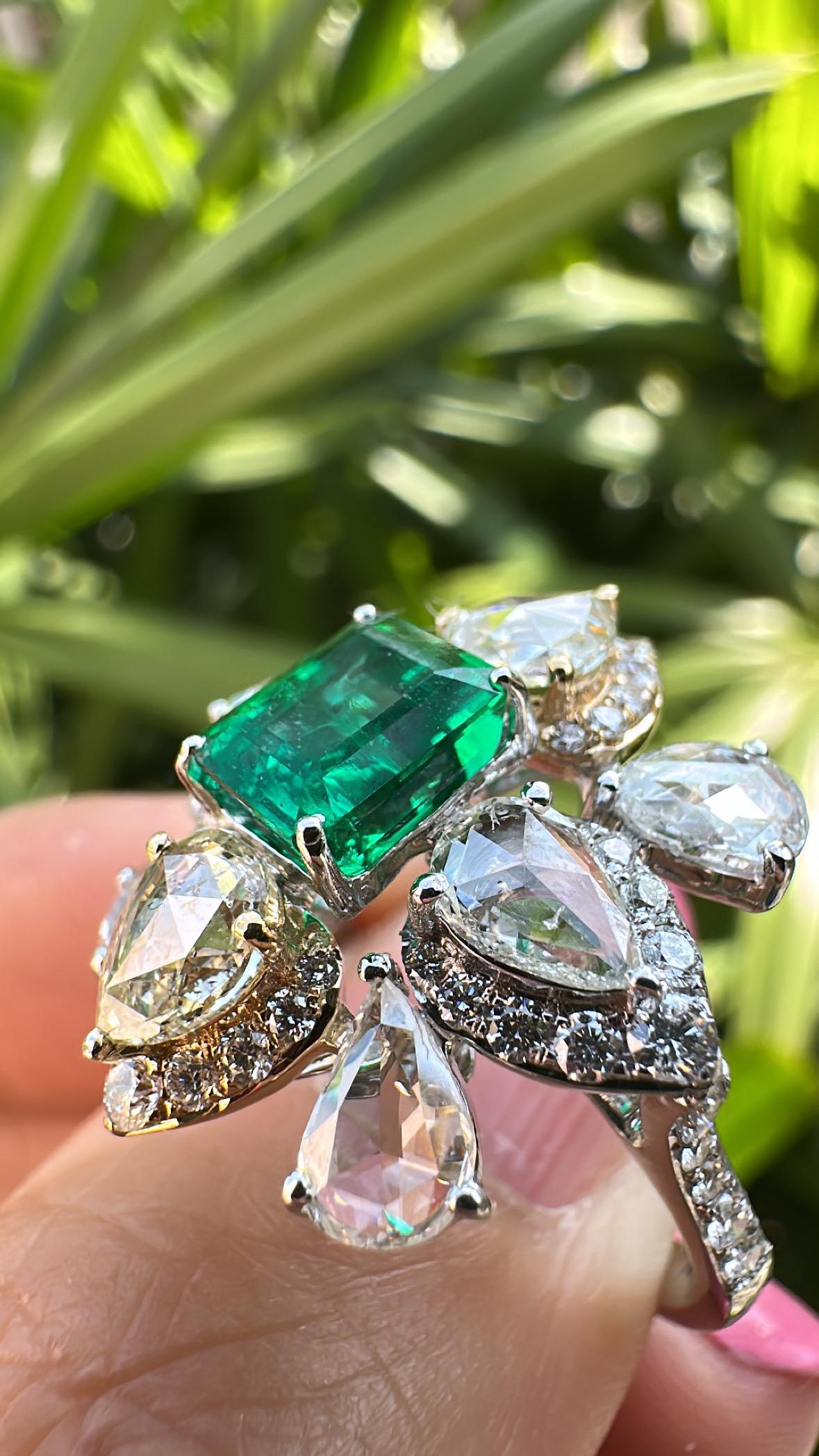 Set in 18K Gold, 1.52 carats Zambian Emerald & Rose Cut Diamonds Engagement Ring For Sale 3