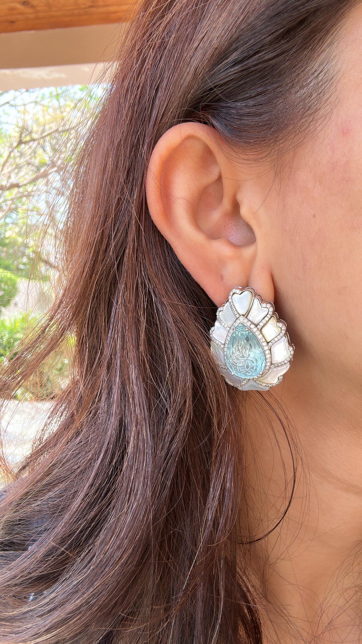 Orecchino in oro 18 carati, 15,32 carati, Acquamarine scolpite, Perle e Diamanti in vendita 4